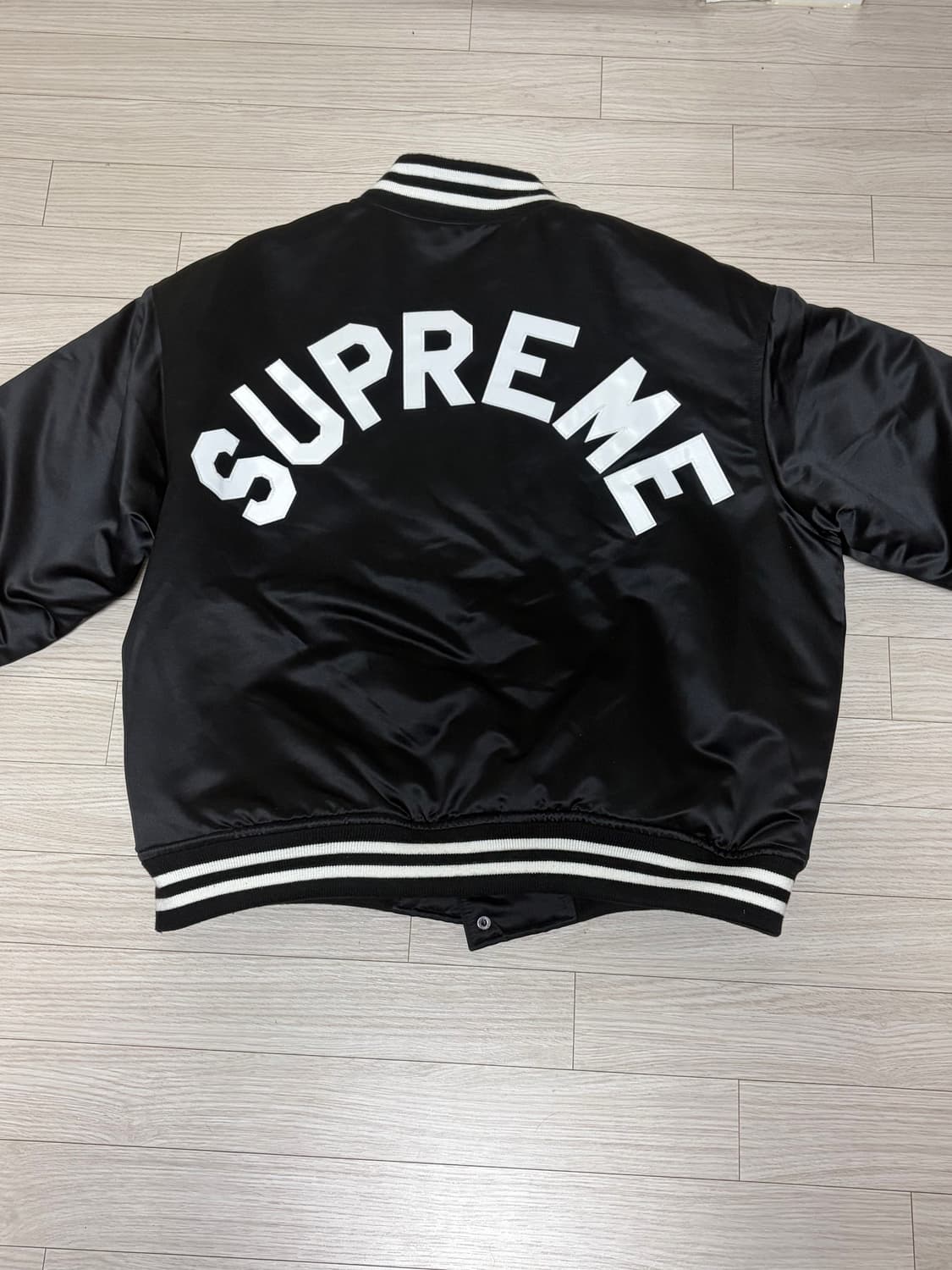 슈프림 미첼 & 네스 사틴 바시티 자켓 블랙 - 24FW(급처) 상품이미지6