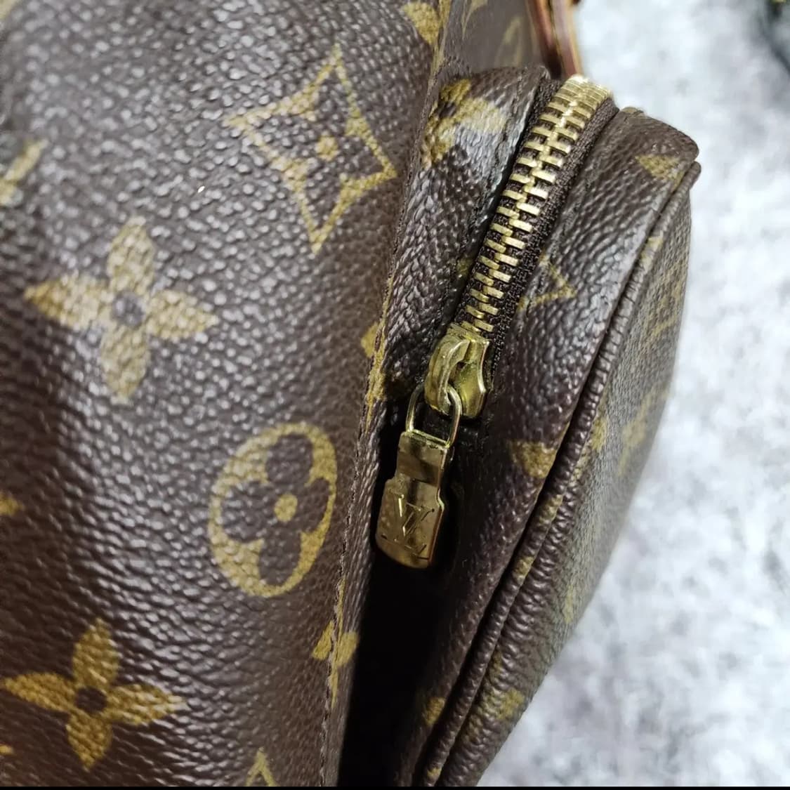 루이비통 모노그램 몽수리 GM 백팩 상품이미지6