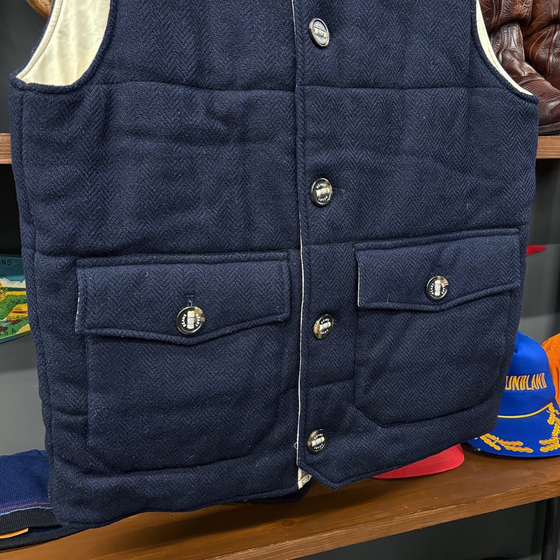 빔즈 하트 보카시 헤링본 라운드카라 버튼업 울 패딩 베스트 N340 상품이미지4