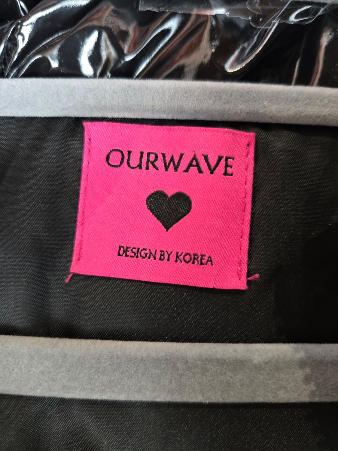 [무료배송]아워웨이브 F 글로시 후드 패딩 OURWAVE 유광 블랙 상품이미지9