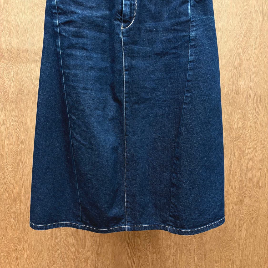 리바이스 엔지니어드 진스 데님 미디 스커트 스티치 백 버클 디테일 진청 상품이미지5