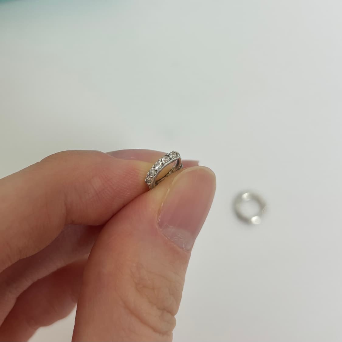 타티아나 크리스탈 후프 귀걸이 (사이즈 S) 상품이미지4