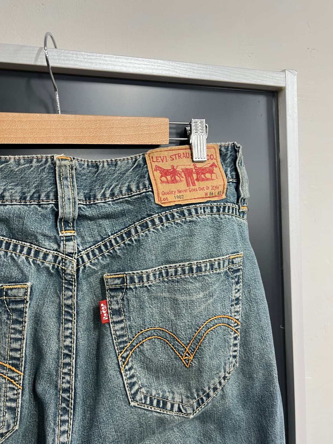 Levis 1902 리바이스 빈티지 워싱 와이드핏 데님 팬츠 상품이미지2
