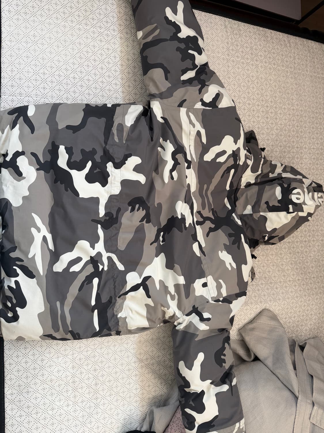 슈프림 스노우 카모 다운  상품이미지9