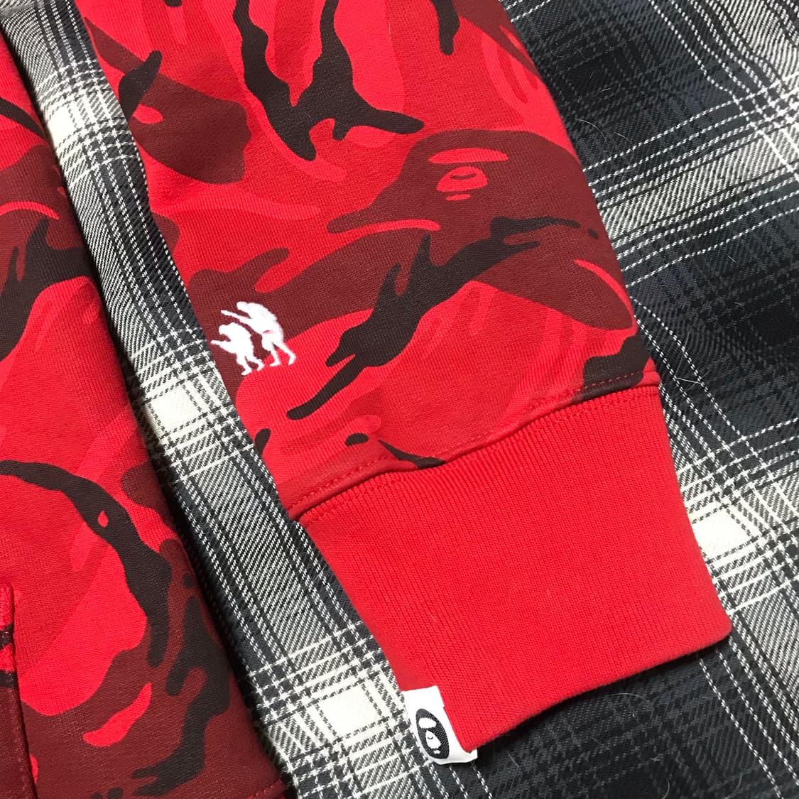 극미중고 Aape by a bathing ape 사루 레드카모 후드집업  상품이미지3