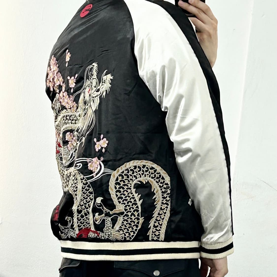 리버시블 자수 벨벳 스카쟌 자켓 상품이미지7