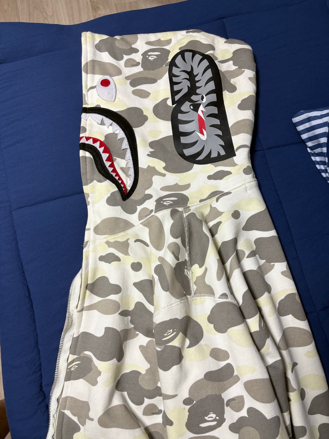 베이프 카모 샤크후드 야광 화이트 상품이미지6