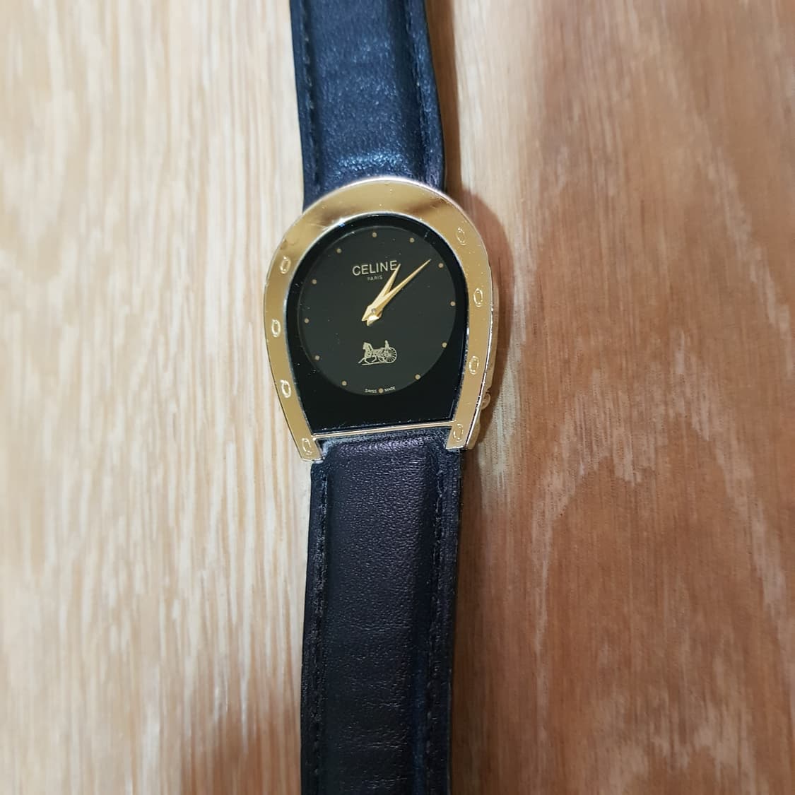 셀린느 레어템 말굽시계 팝니다 블랙다이얼 상품이미지5