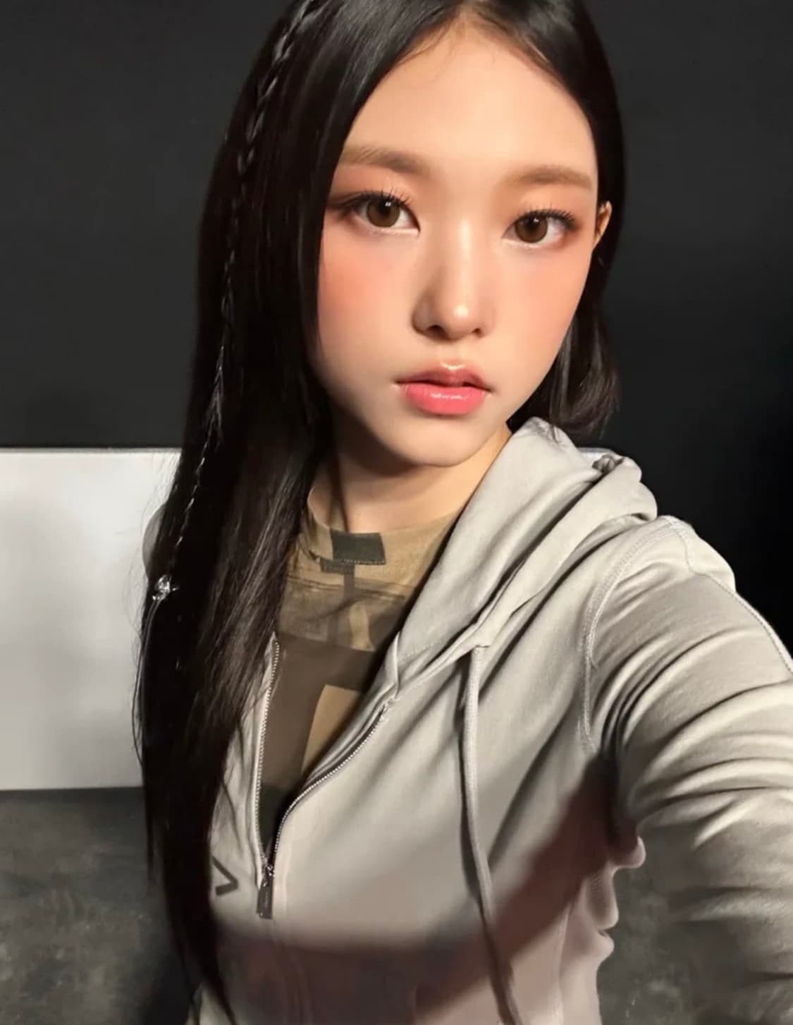 나체 엠티 슬림핏 후드집업 그레이 해린 착용 상품이미지2