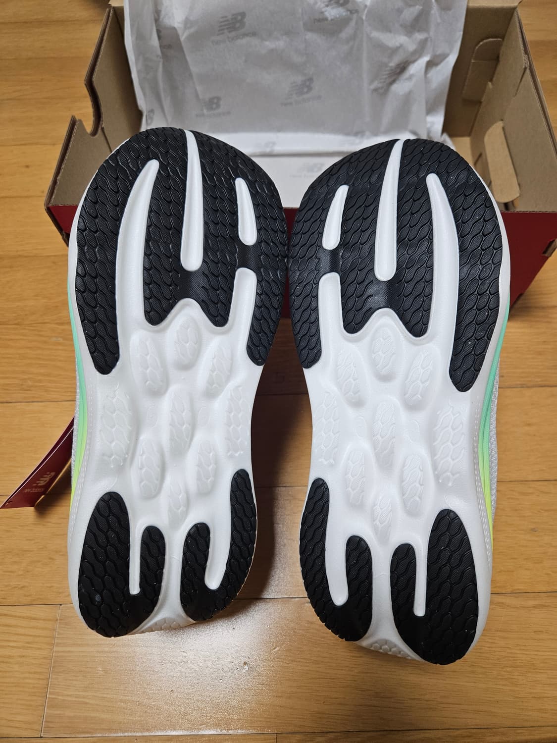 뉴발란스 1080 v15 265사이즈 상품이미지2