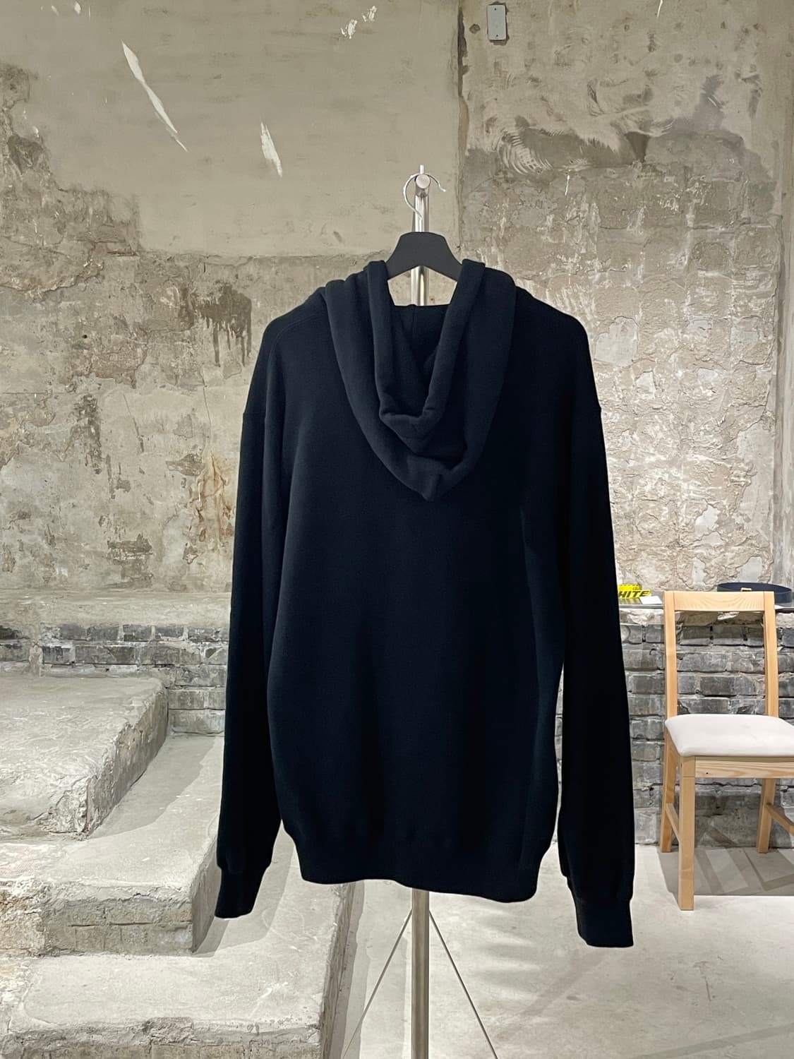 엠부쉬 18F/W 블랙 로고 후디 상품이미지6