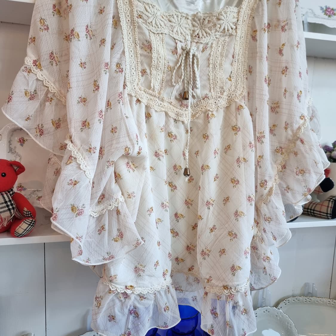  COLZA(콜자) 잔꽃 쉬폰 프릴 케이프블라우스 상품이미지3