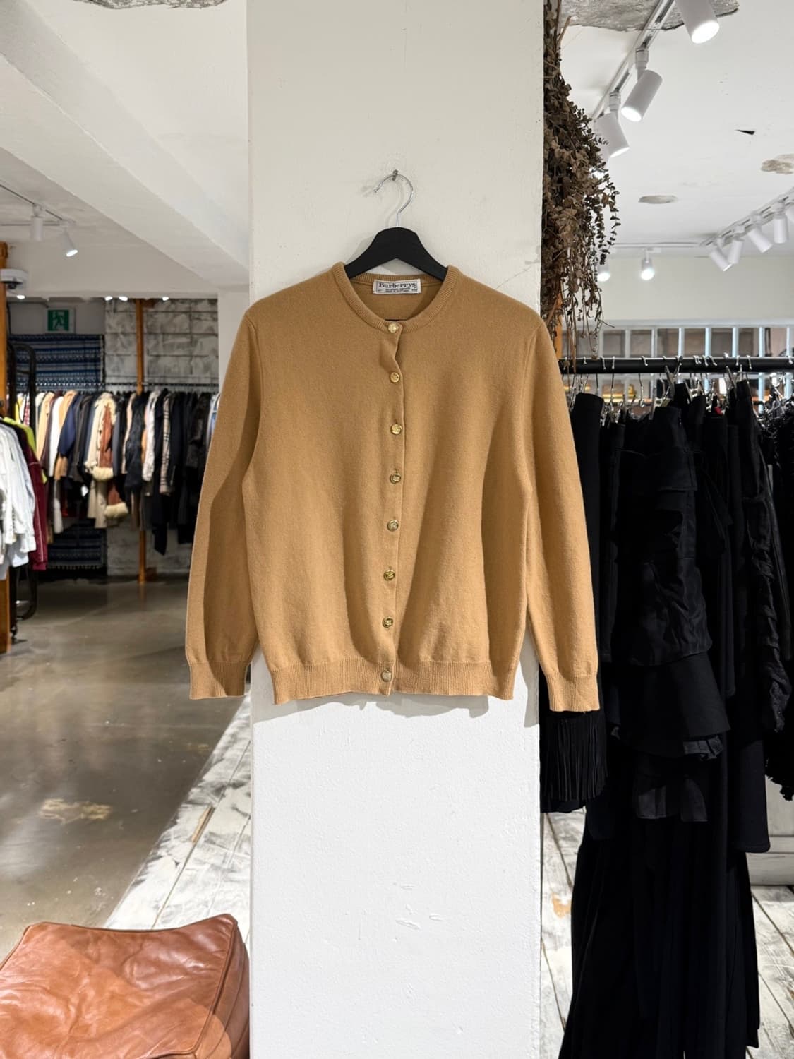 버버리 베이지 램스울 골드 버튼 니트 가디건 상품이미지1