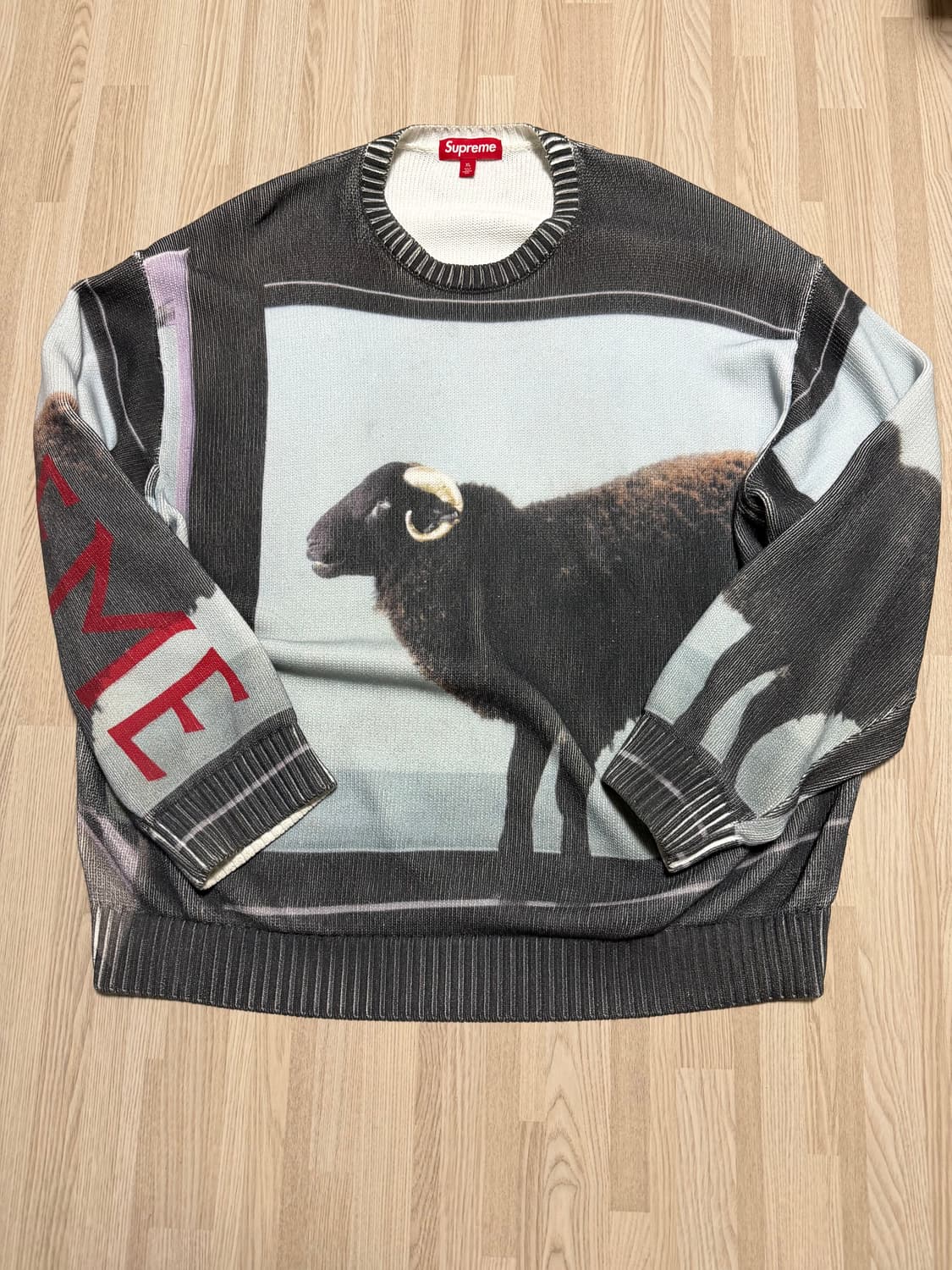 슈프림 x 데미안 허스트 스웨터 블랙 - 25SS XL 상품이미지1