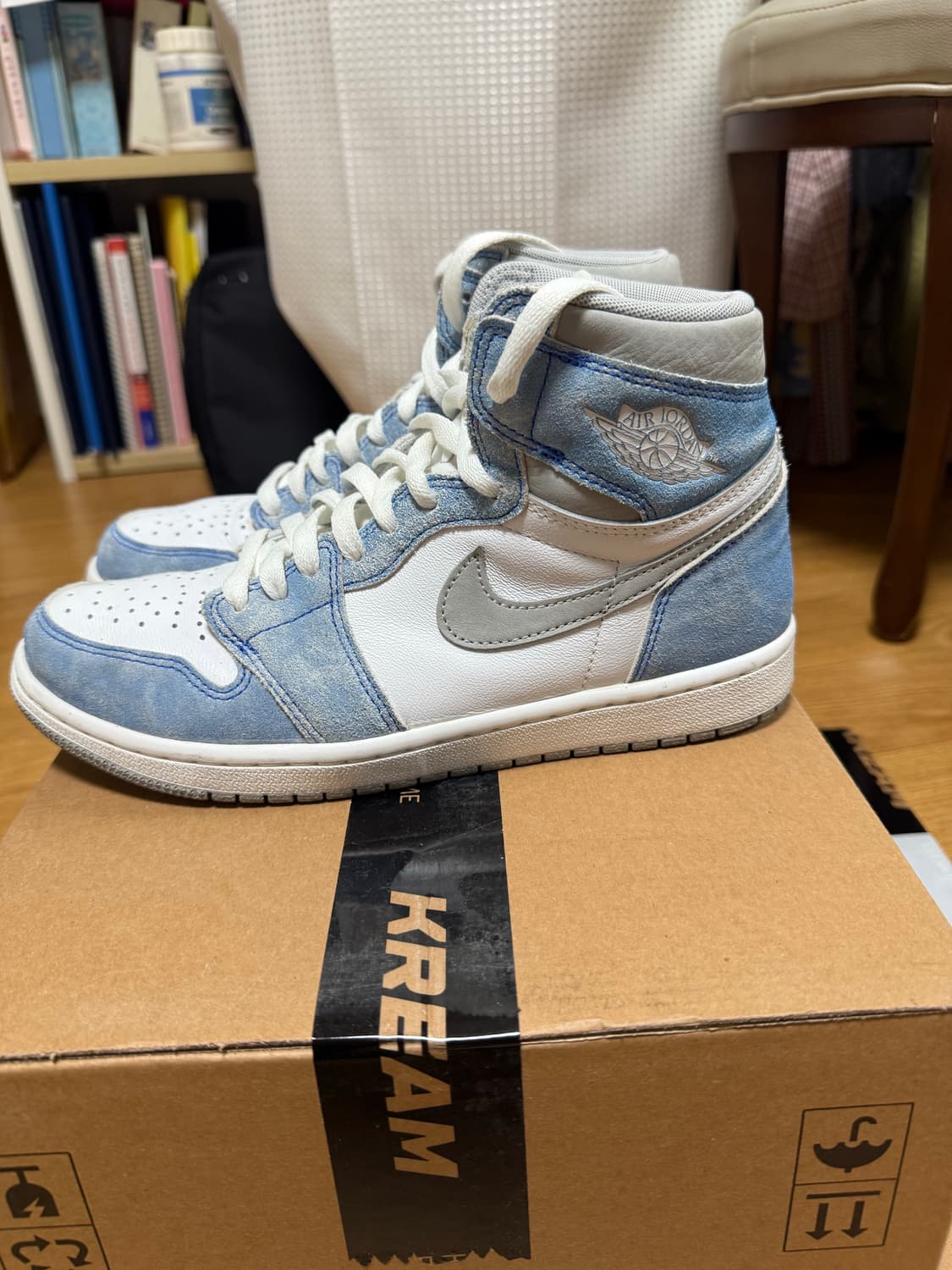 260) 조던 1 하이 OG 하이퍼로얄 상품이미지2