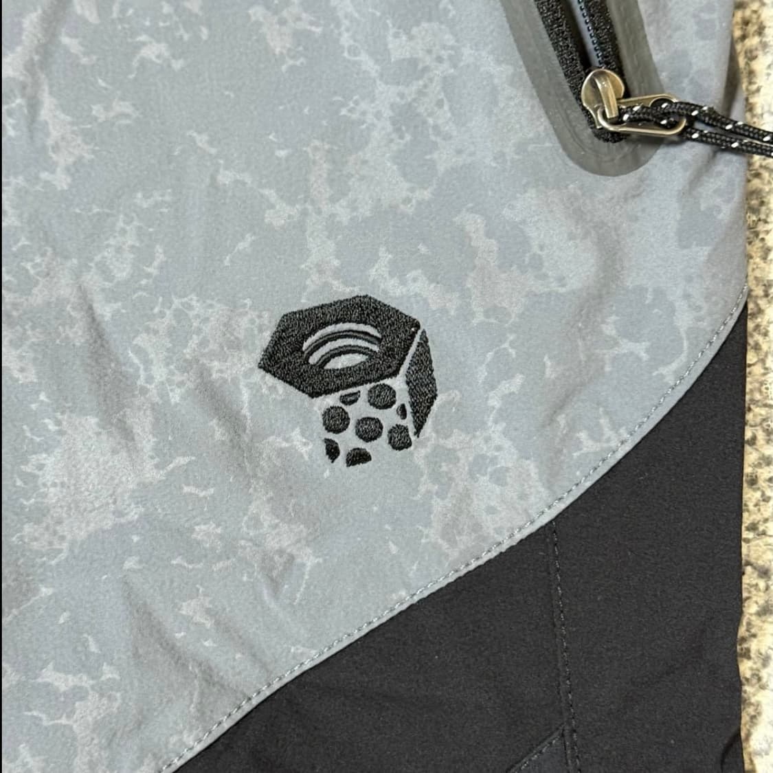 [정가 13만원 새상품] 마운틴하드웨어 반바지 S 상품이미지5