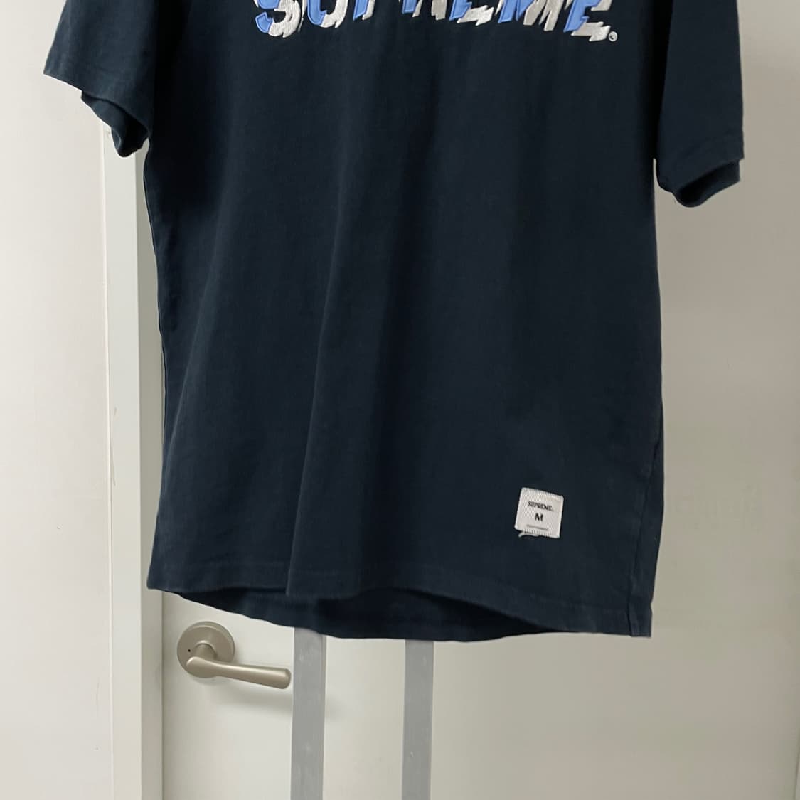 슈프림 네이비 반팔 티셔츠 M 상품이미지3