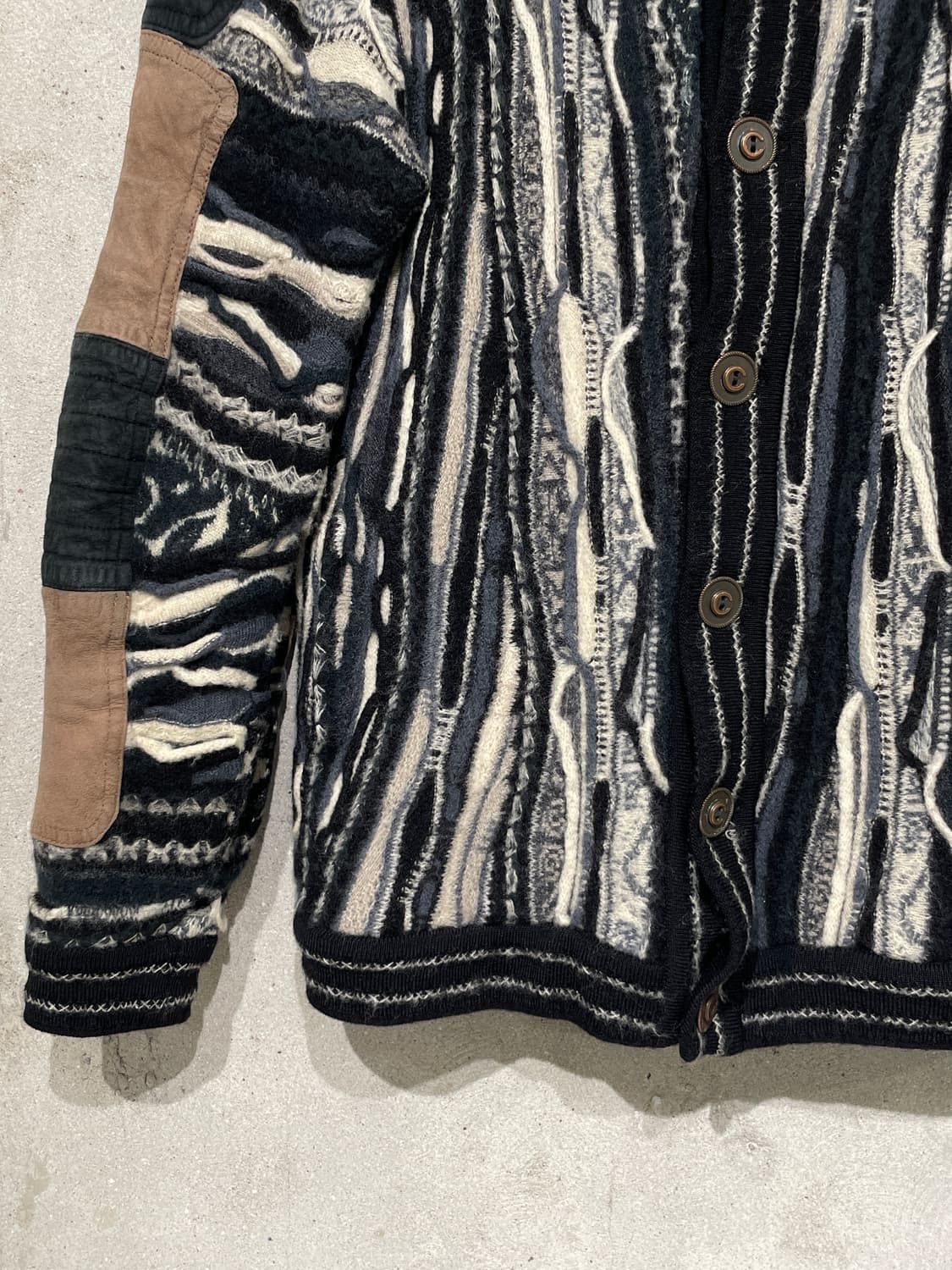 쿠지 오스트레일리아 스웨이드 패치 케이블 가디건 상품이미지4