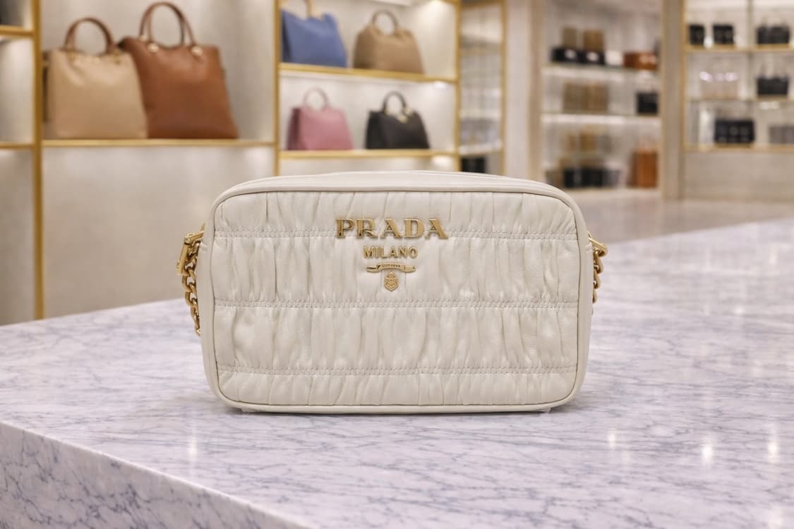 [S급] 프라다 고프레 금장 체인 크로스백 판매합니다!!! 상품이미지1