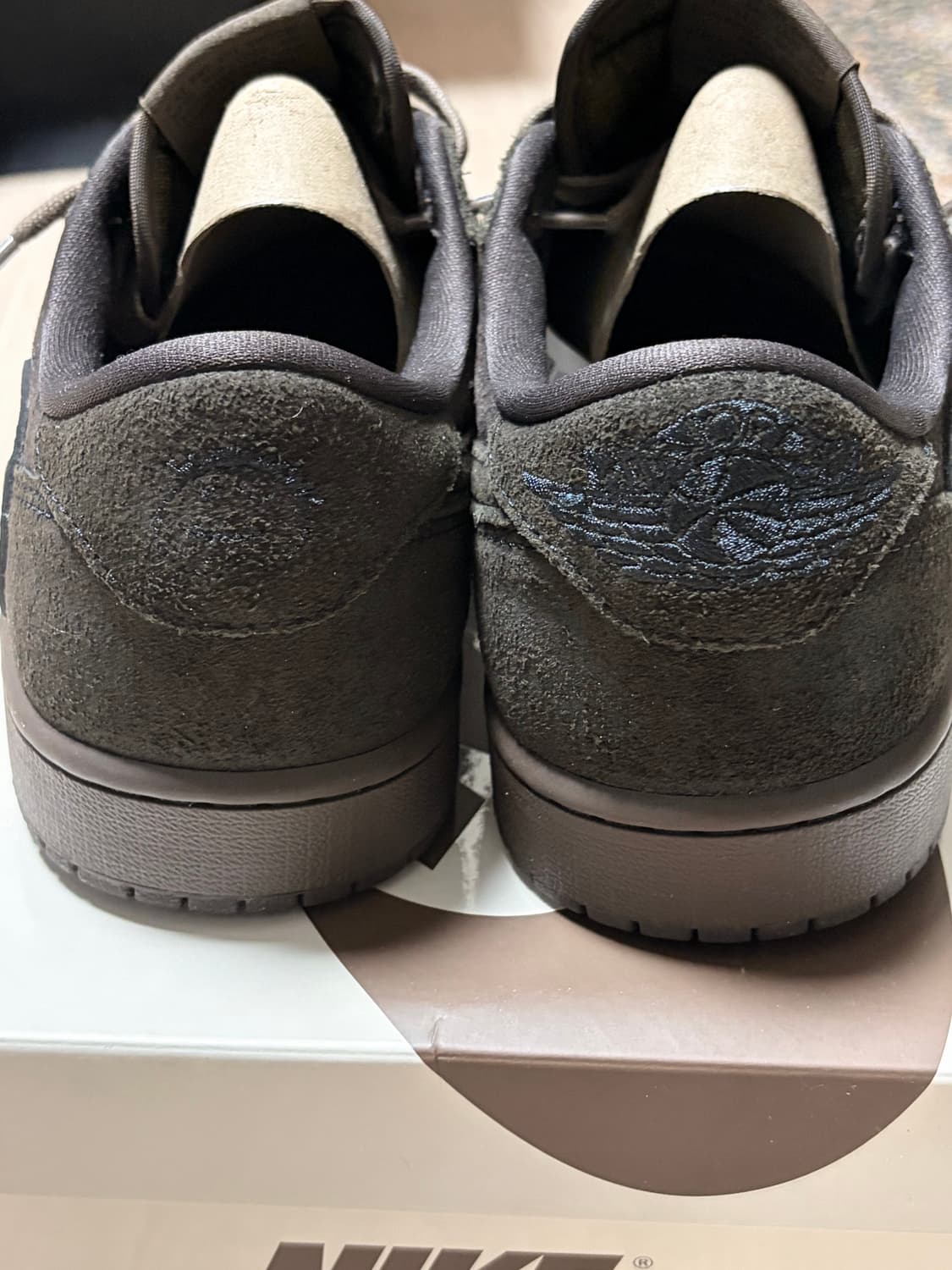 270 조던1 트래비스 스캇 벨벳 상품이미지4