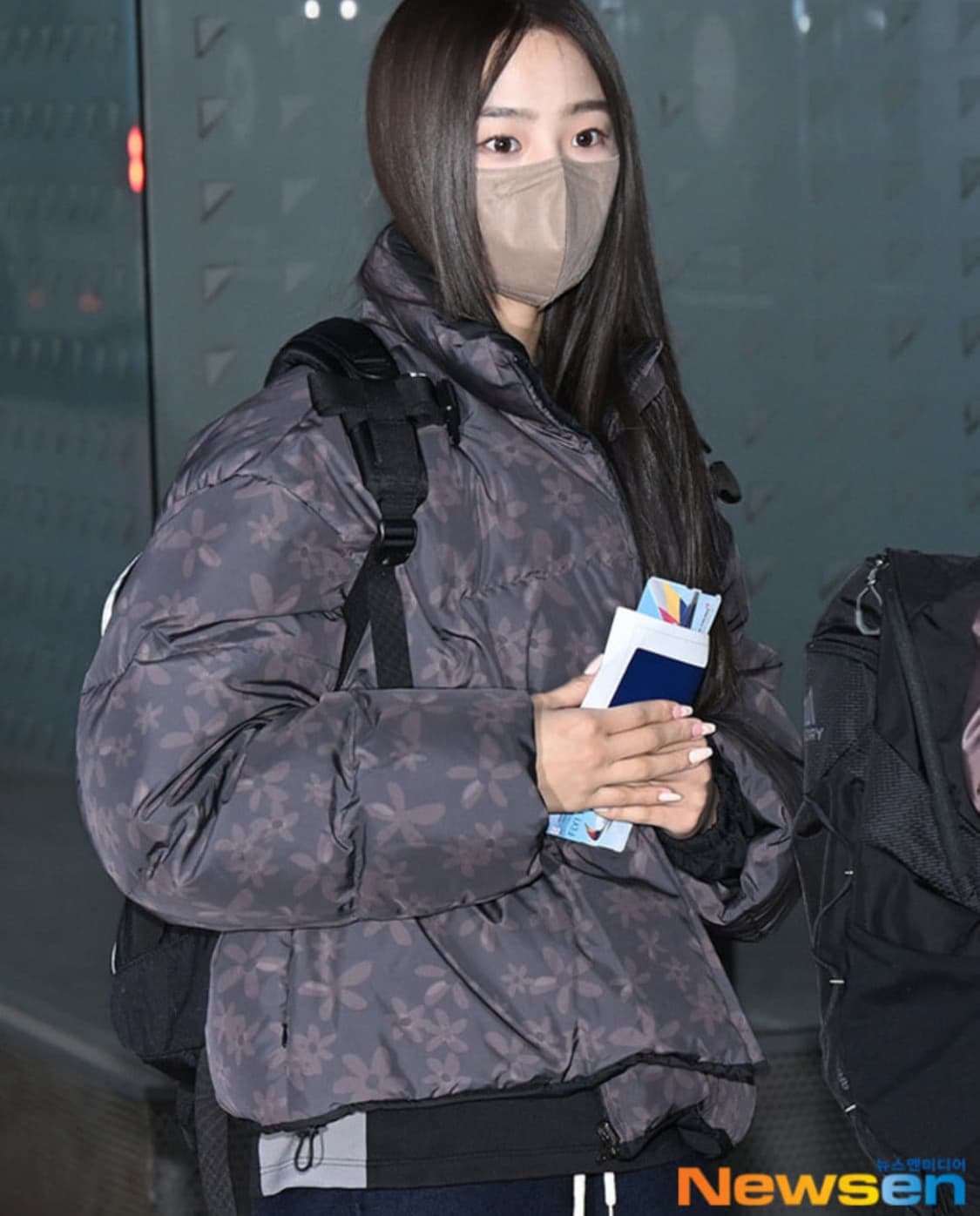 뉴진스 민지 착용, 아모멘토 플라워 푸퍼 패딩 상품이미지2