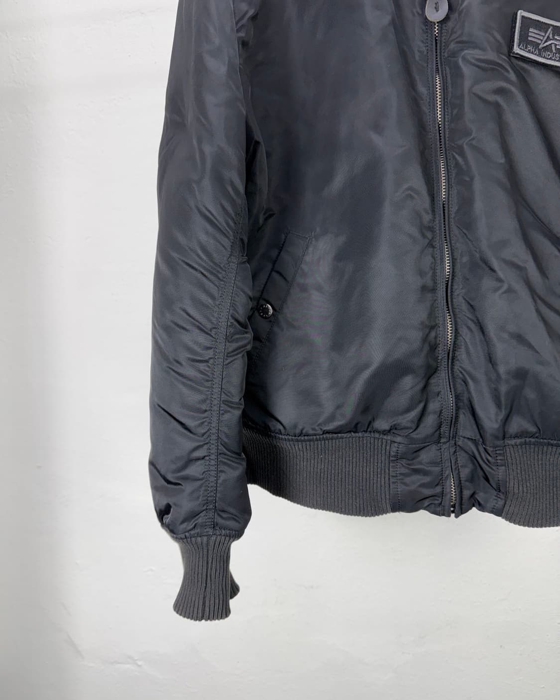 알파 인더스트리 블랙 벨크로 와펜 ma-1 자켓 상품이미지4