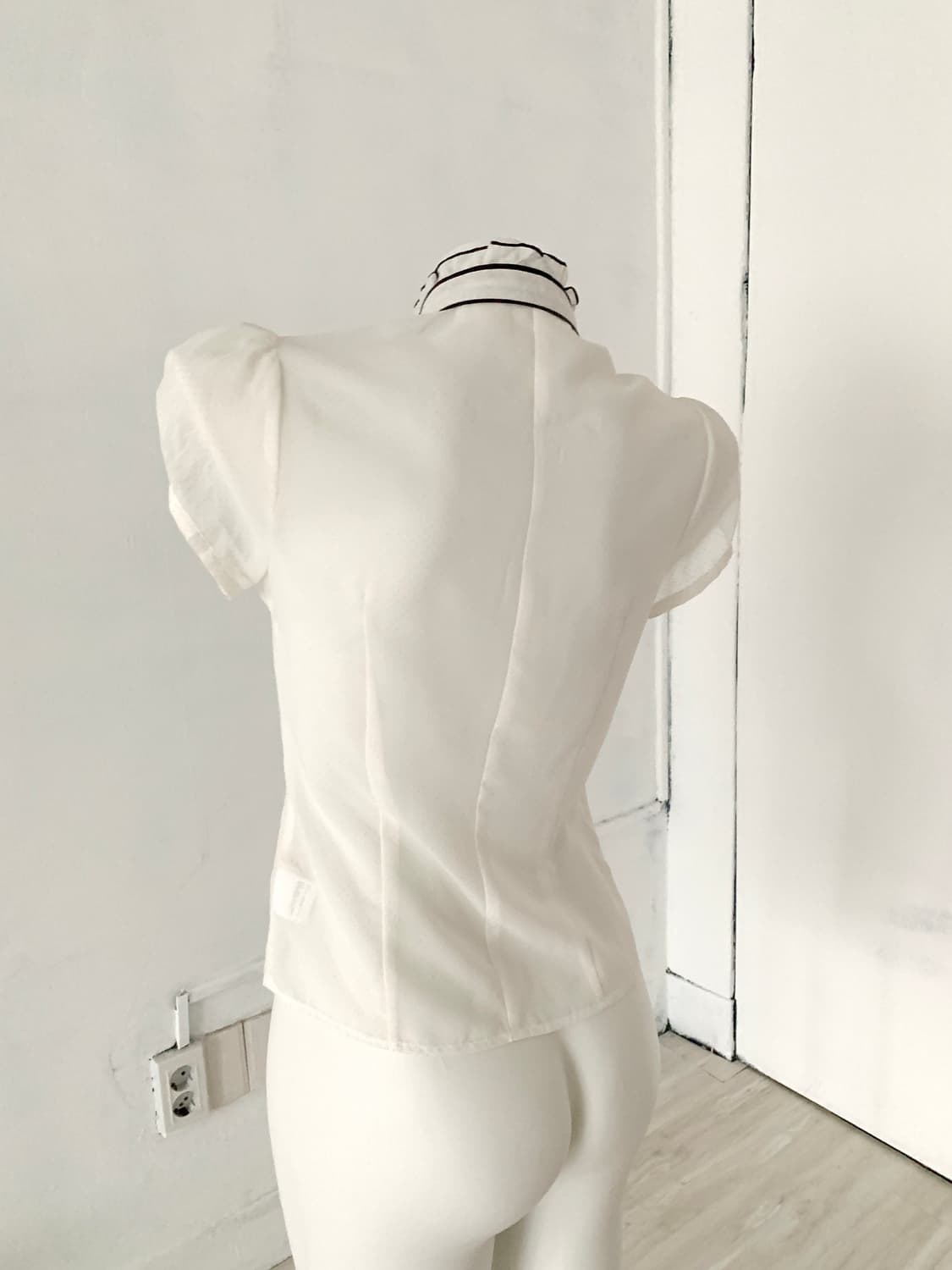Black Trim White see-through Blouse 상품이미지9