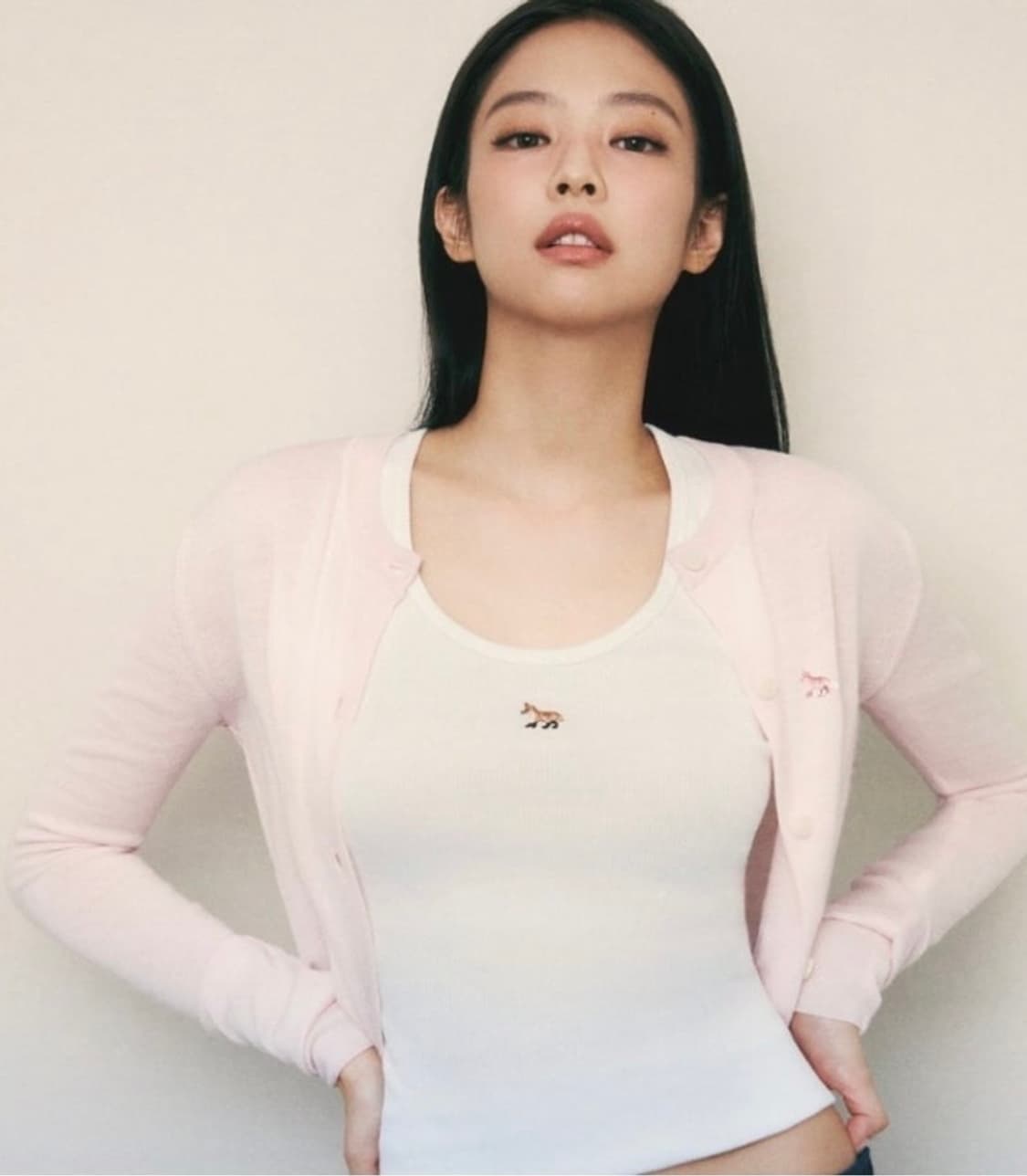 제니착용 메종키츠네 베이비폭스 가디건 핑크 (원가:535000) 상품이미지1