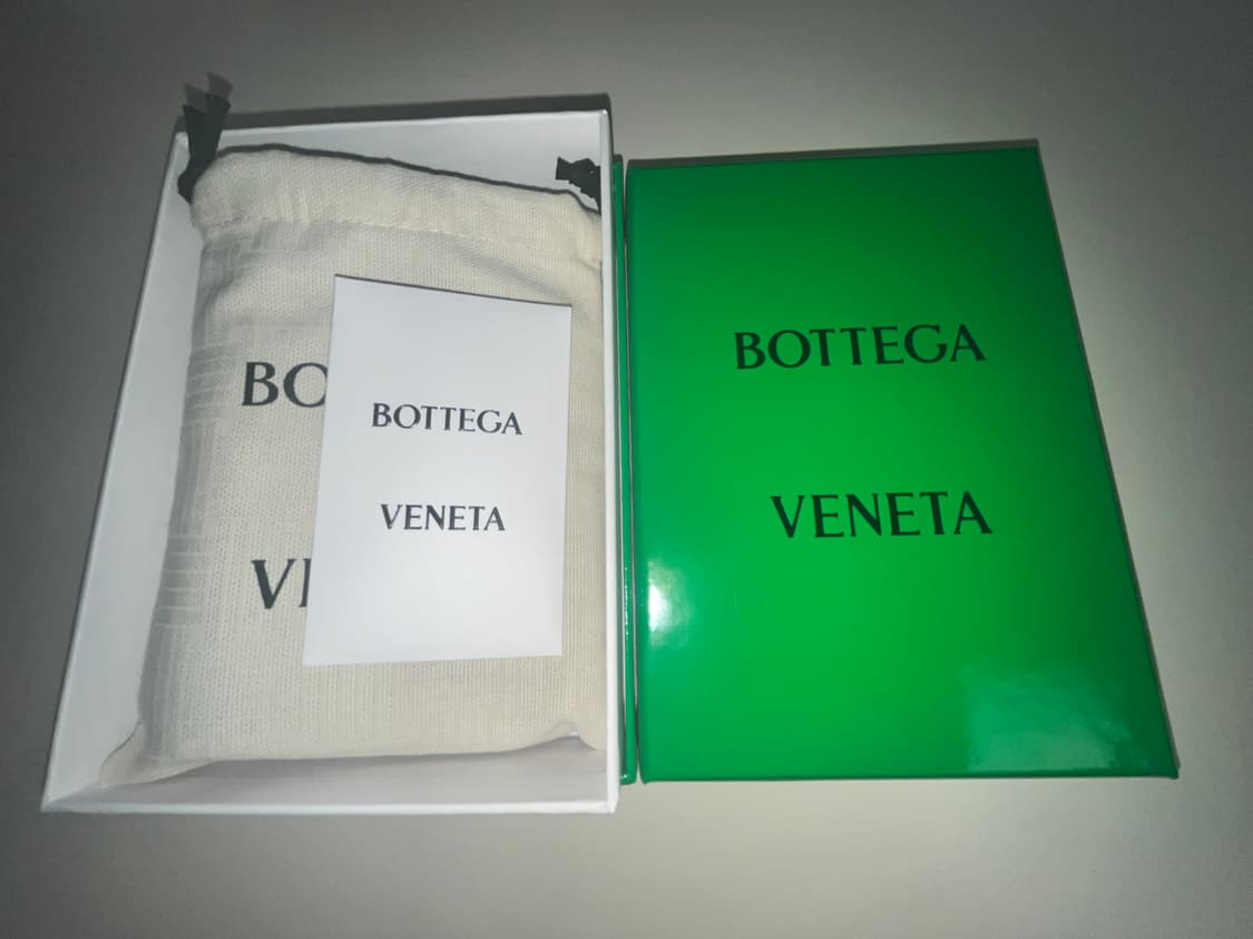 (새상품) Bottega Veneta 여권지갑 상품이미지2