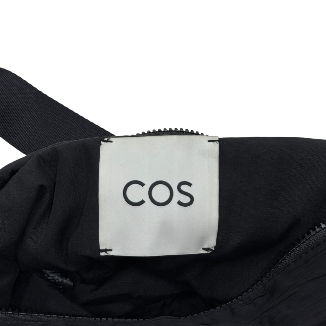 COS 코스 플리츠 스모크드 크로스 바디백 가방 블랙 상품이미지6