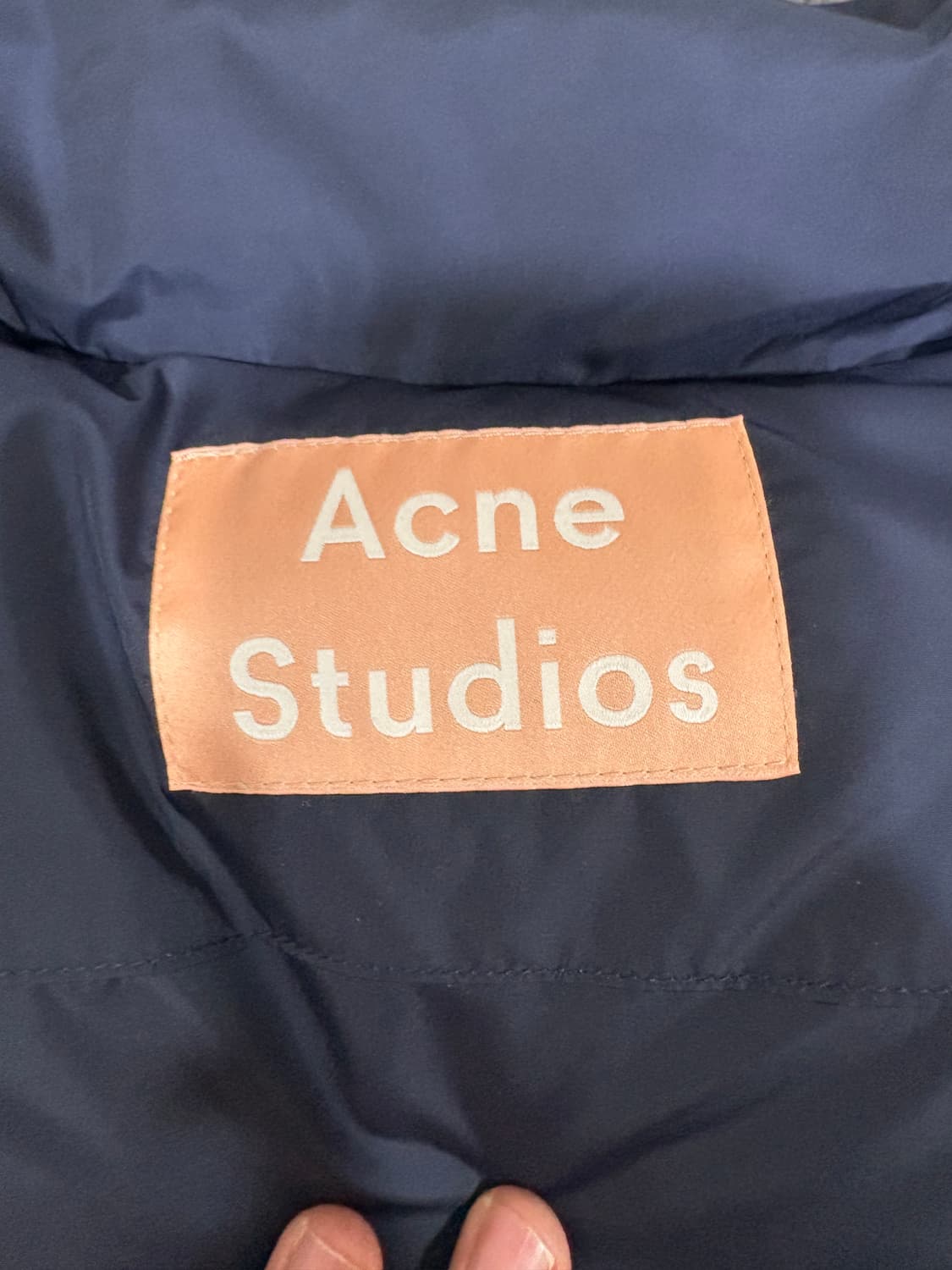 아크네 스튜디오 서플러스 패딩 48 국문탭 네이비 상품이미지3