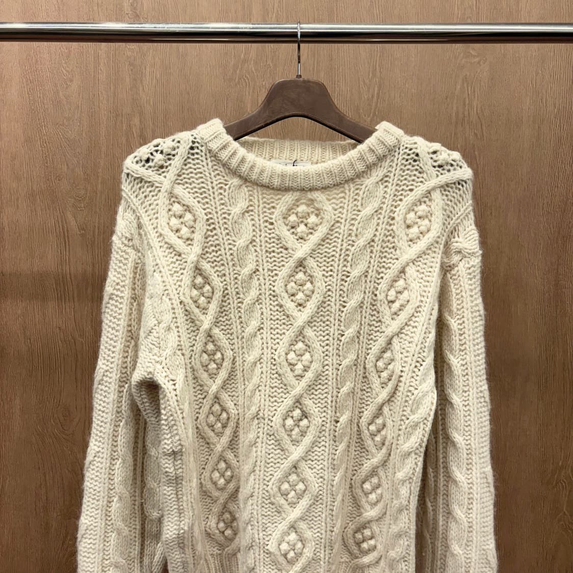 빈티지 라운드넥 긴팔 울 니트 클래식 피셔맨 케이블 패턴 디테일 아이보리 상품이미지4