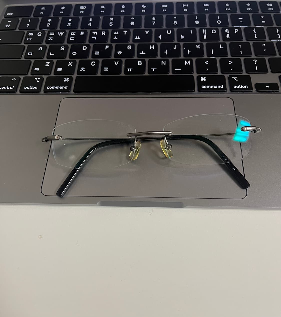 무테 스퀘어 안경 상품이미지1