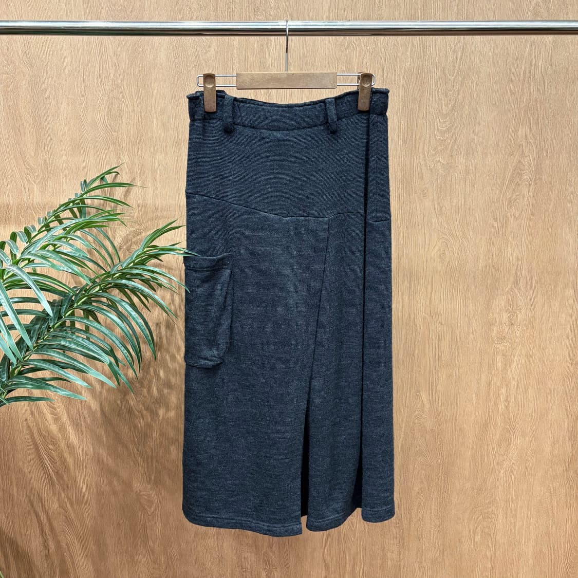 이세이미야케 플랜테이션 팬츠 아웃 포켓 디테일 와이드핏 블랙 상품이미지1