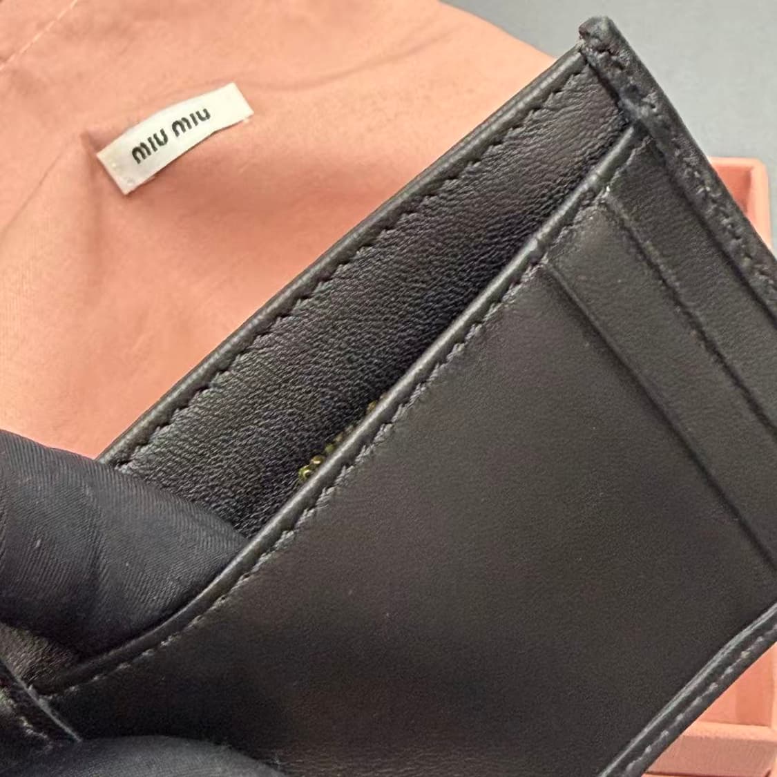미우 미우 마테라쎄 나파 가죽 카드 홀더 블랙 상품이미지4