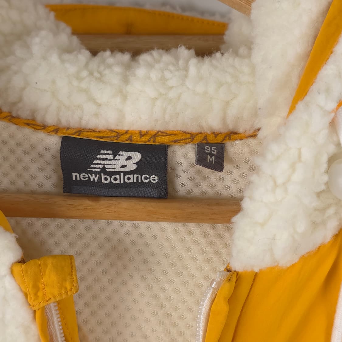 뉴발란스 플리스 집업 화이트/베이지 오렌지 (M) 상품이미지4