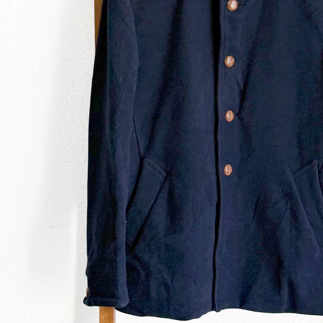 우드 버튼 네이비 코지 코트  상품이미지3