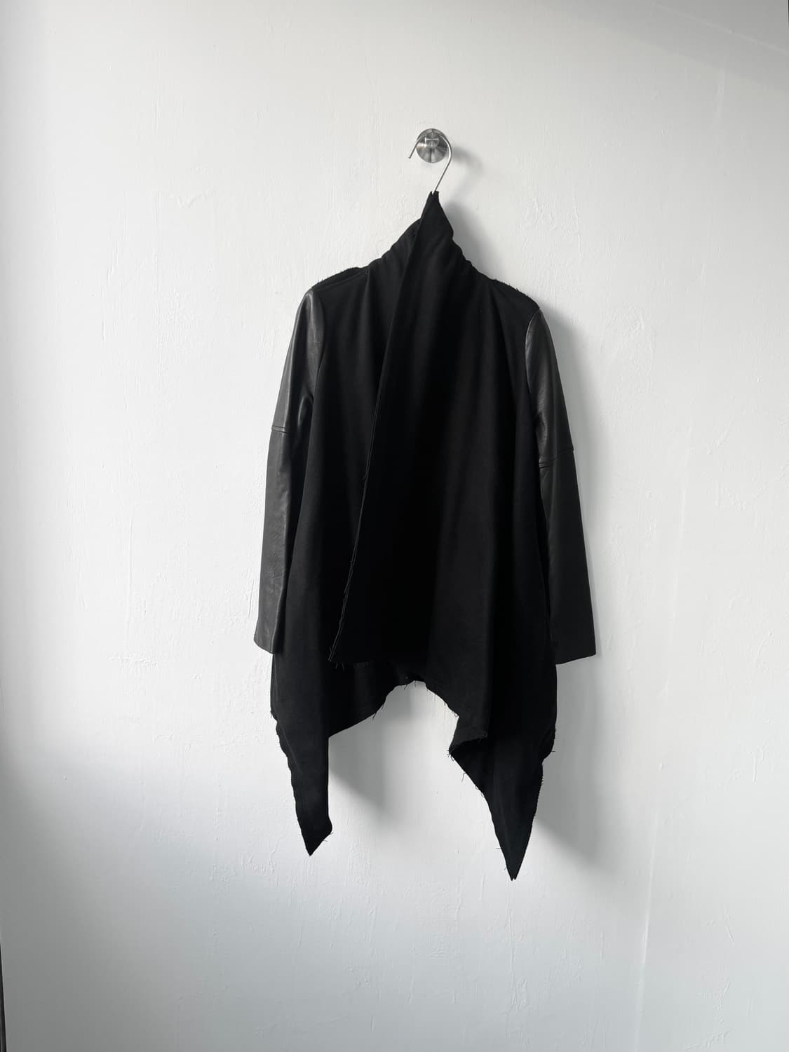 헬무트랭 레더 암 비대칭 코트  상품이미지4