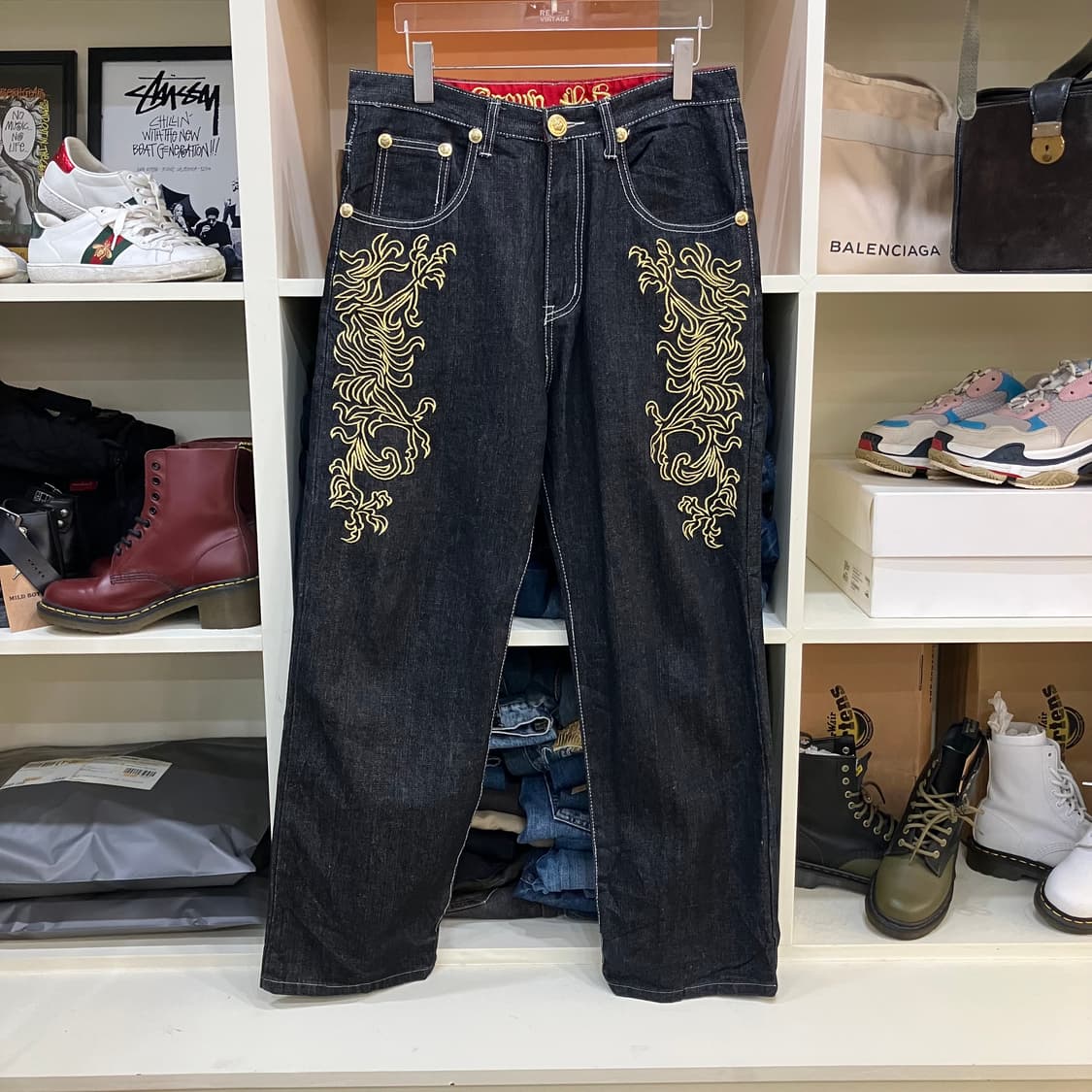 크라운 홀더 금장 자수 블랙 데님 팬츠 32 상품이미지1