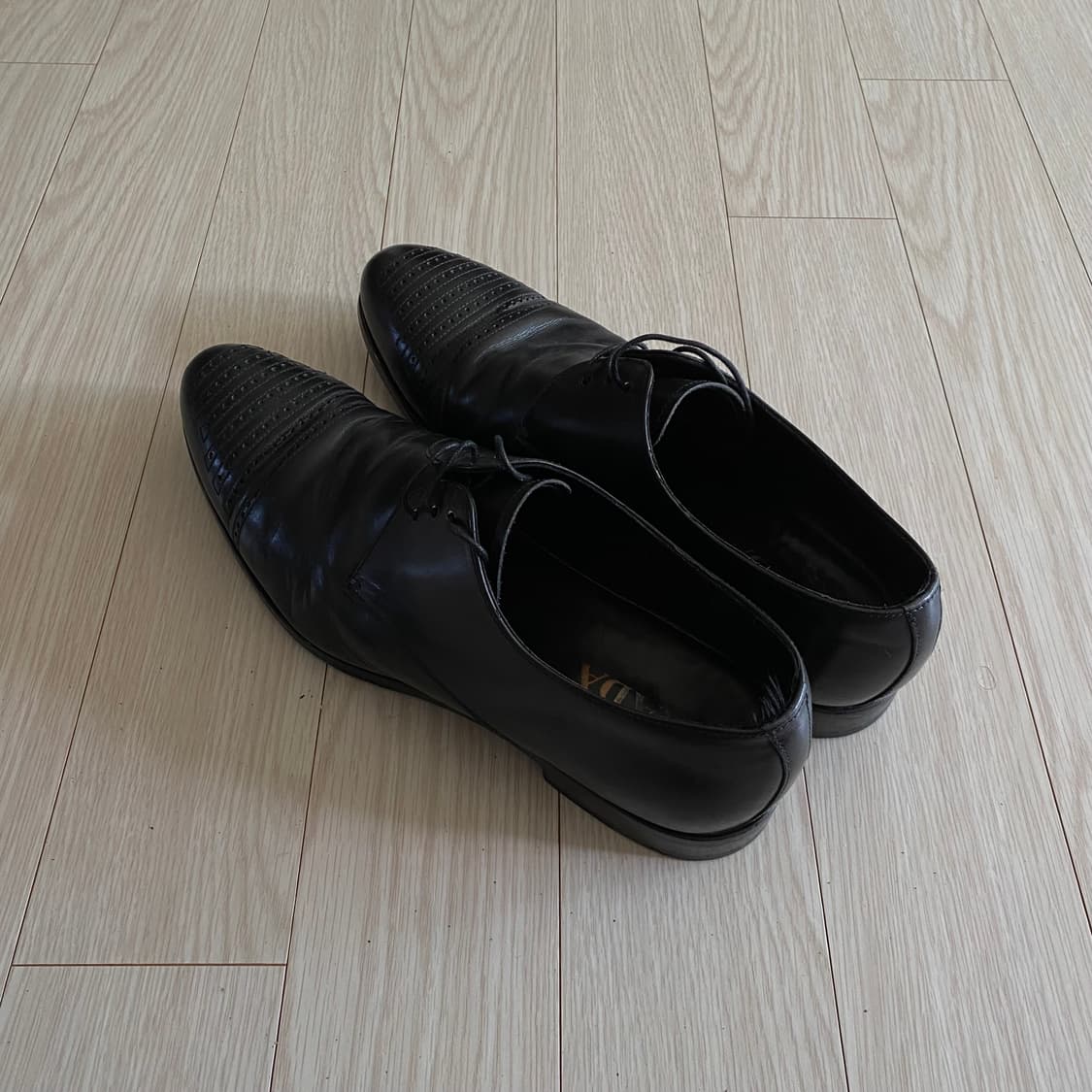 [270] 프라다 메인라인 펀칭 더비슈즈 블랙 상품이미지3