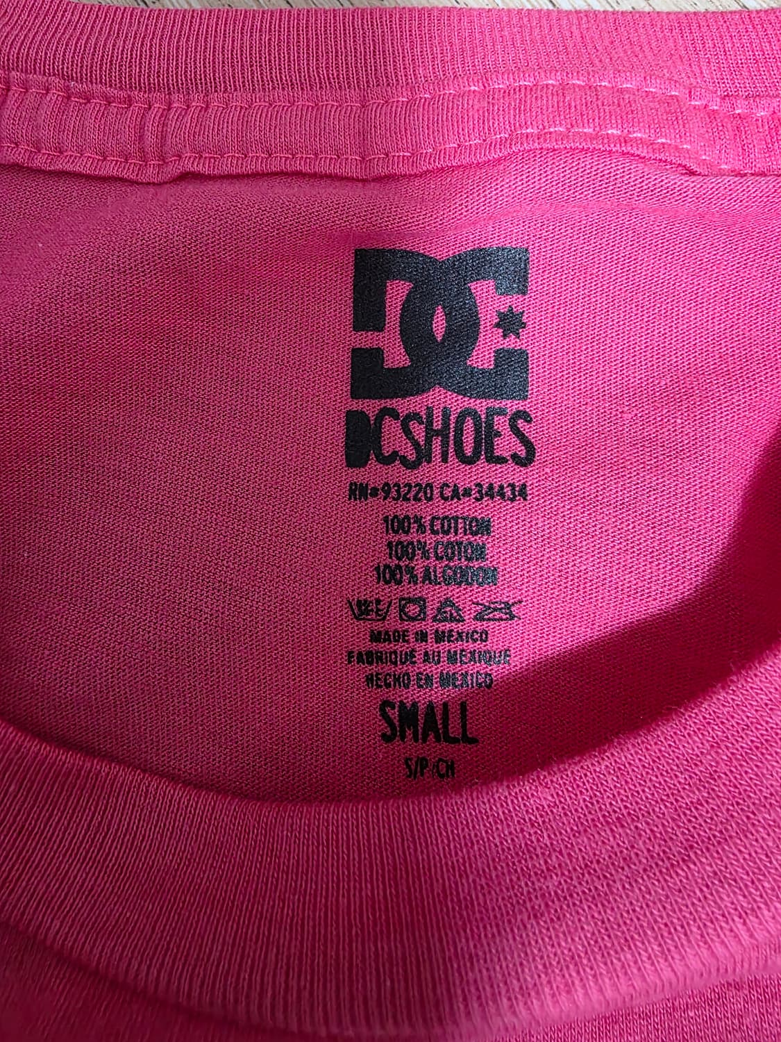 [새제품] DC SHOES 디씨슈즈 여성 반팔티 S 상품이미지4
