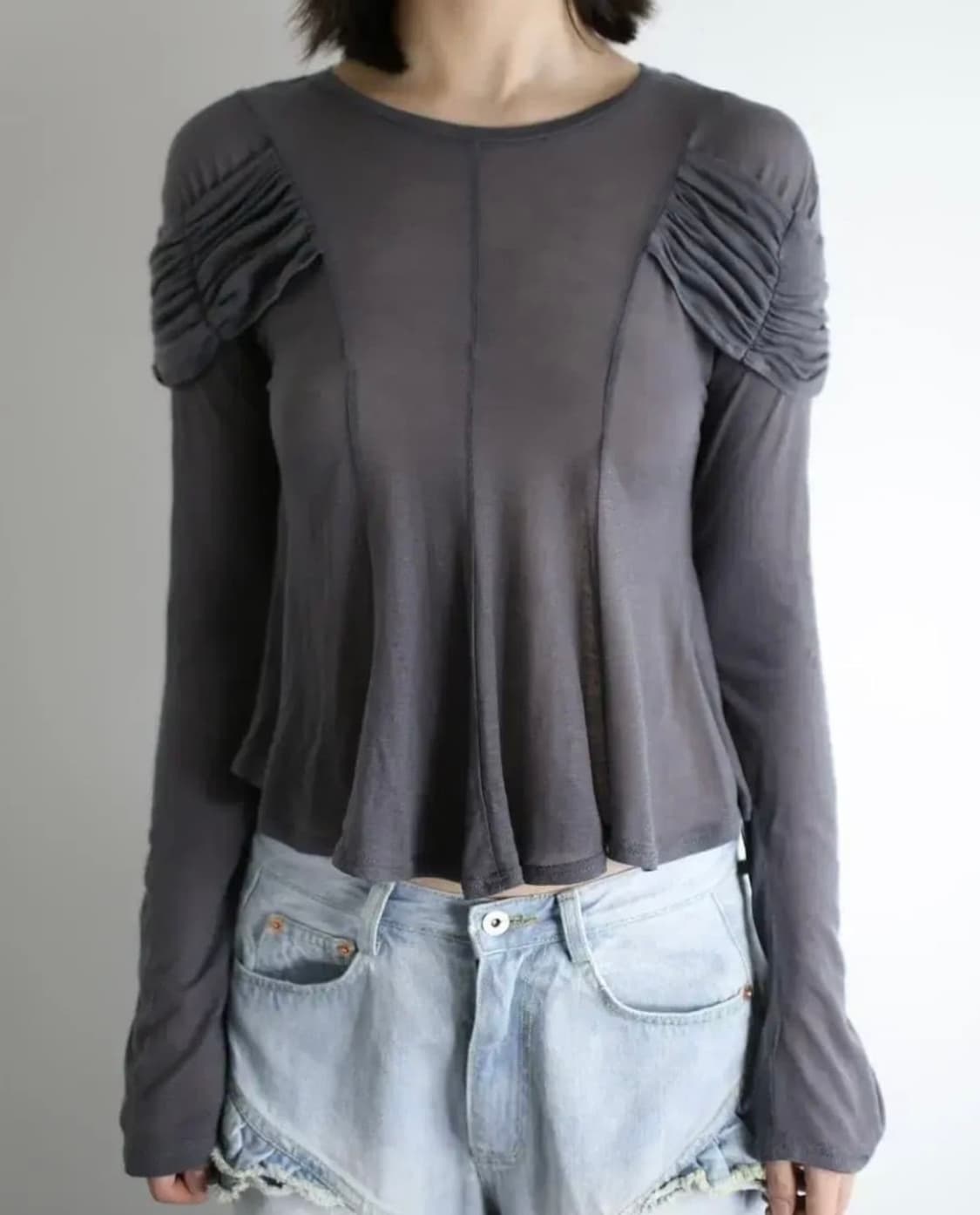 울리카상투스 커튼 탑 (차콜) 상품이미지1