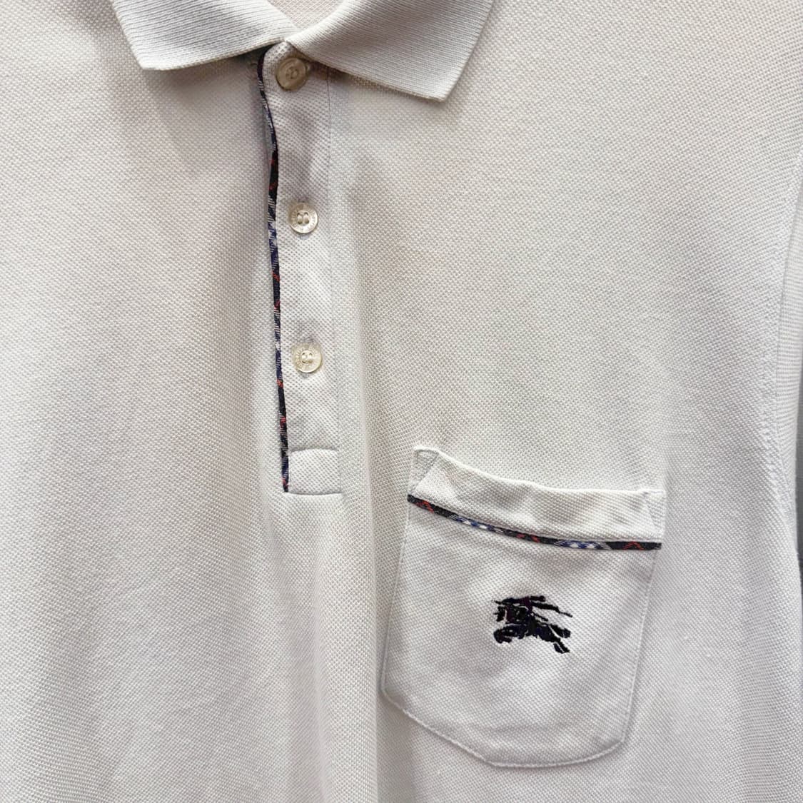 버버리 버버리스 반팔 카라티 포켓 로고 자수 디테일 연하늘 상품이미지6