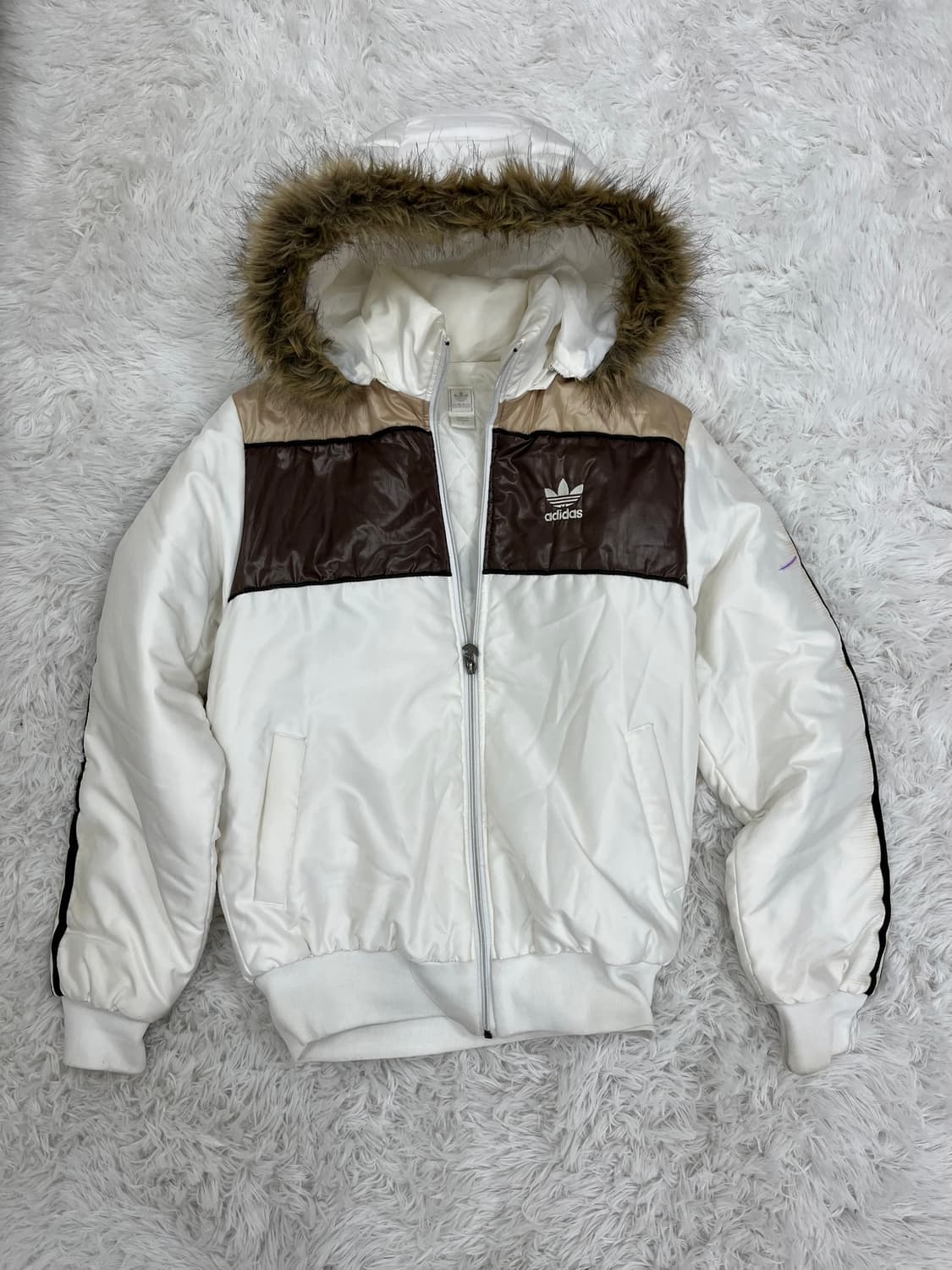 #Adidas 브라운 배색 울프죠 패딩 상품이미지7