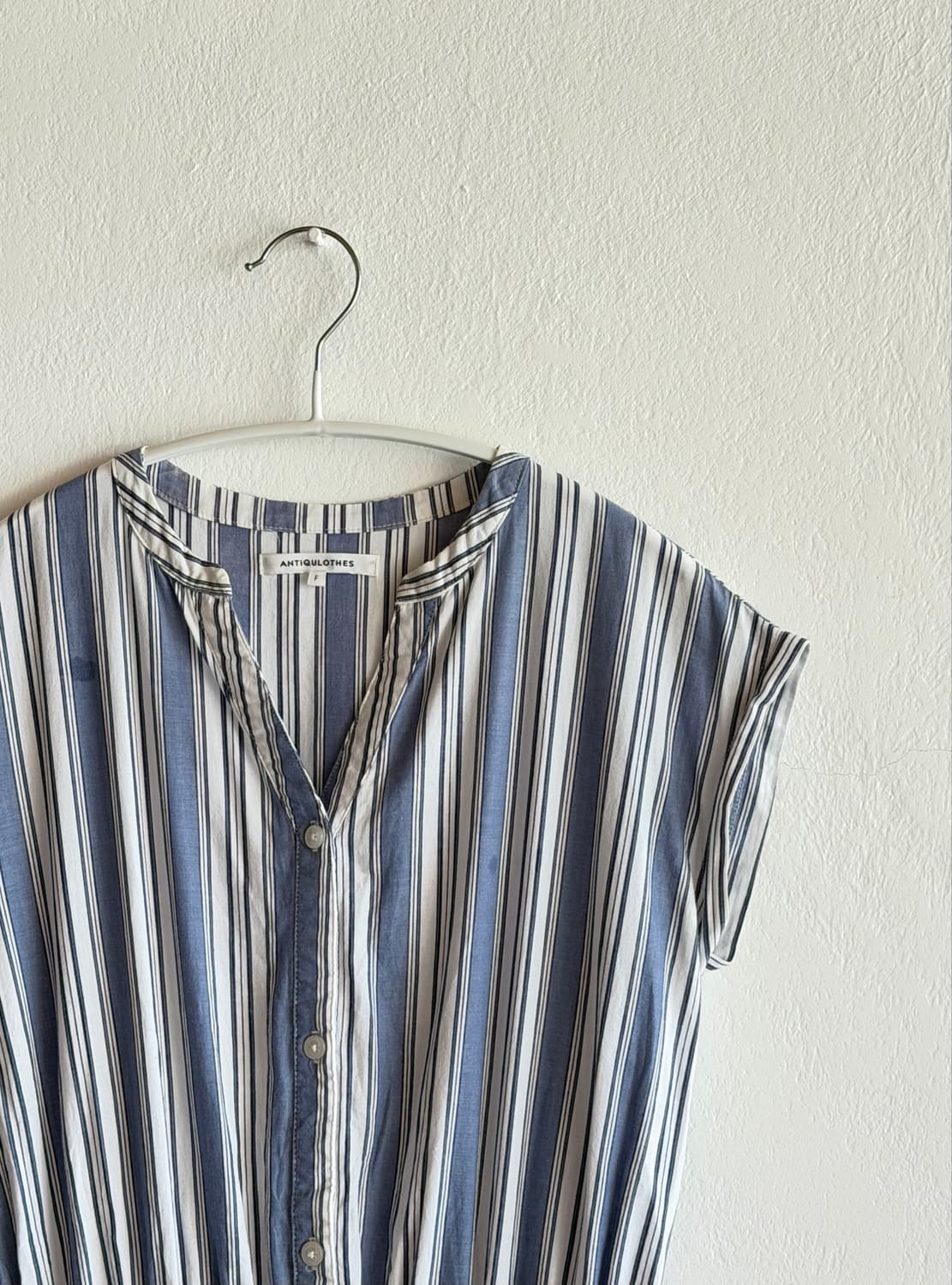 Antiqulothes V넥 블루 스트라이프 슬리브리스 원피스 상품이미지9