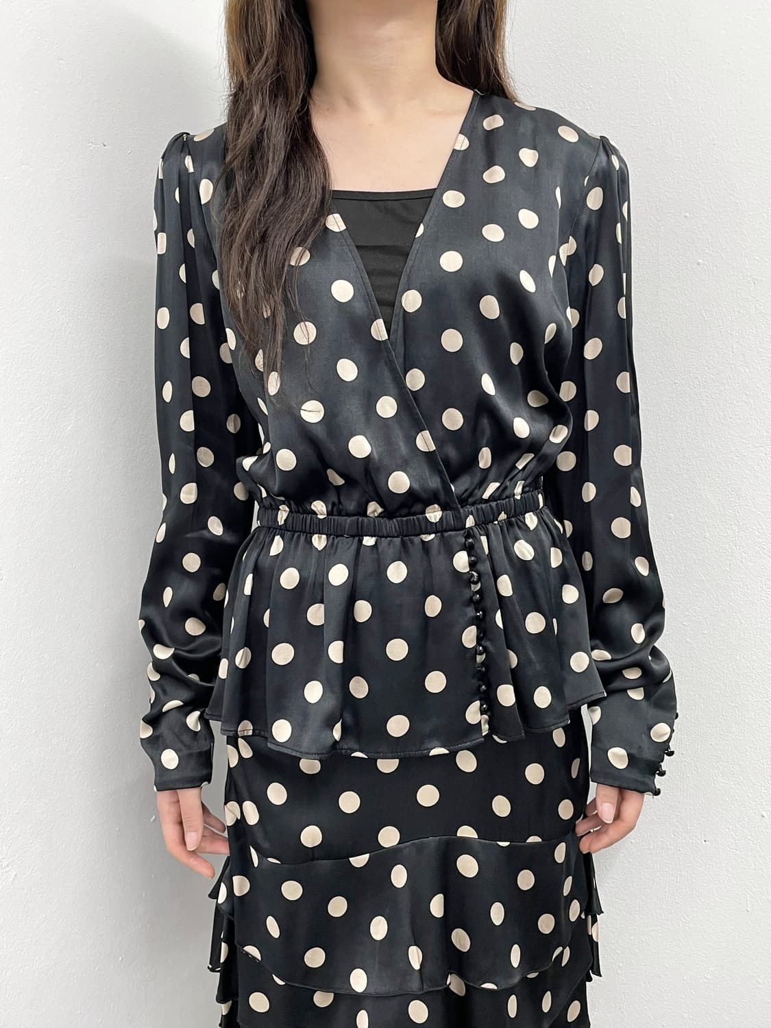 더쿠플스 실크 디테일 도트 셋업 상품이미지3