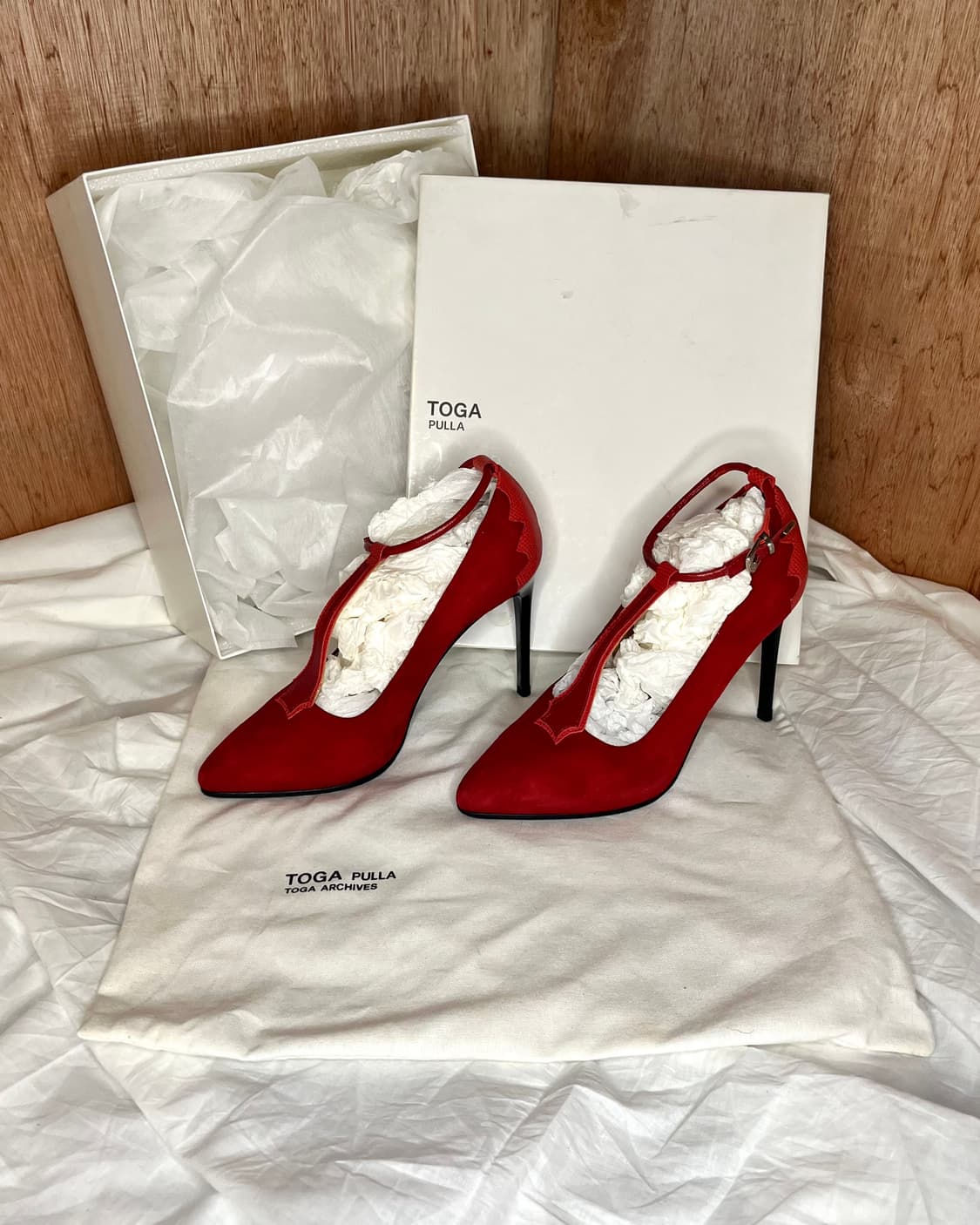 토가풀라 레드 스웨이드 T바 스틸레토 펌프스 상품이미지3