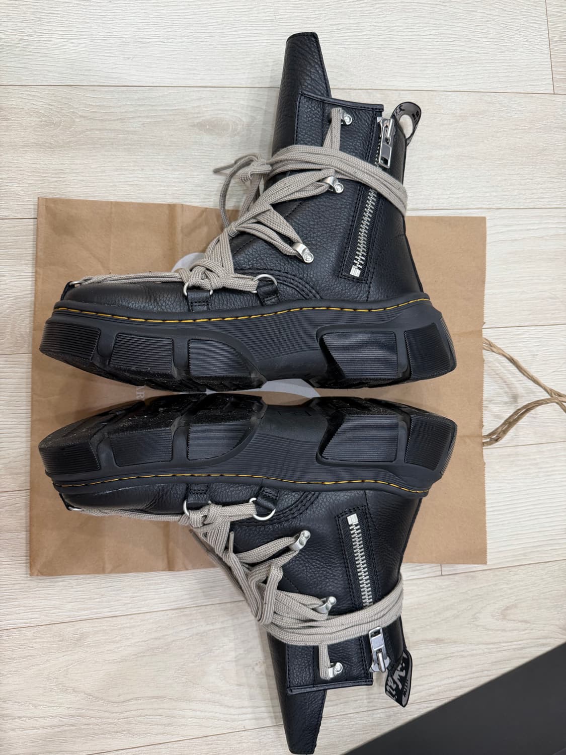 Uk8)닥터마틴 릭오웬스 1460 DMXL 메가레이스 팝니다. 상품이미지4