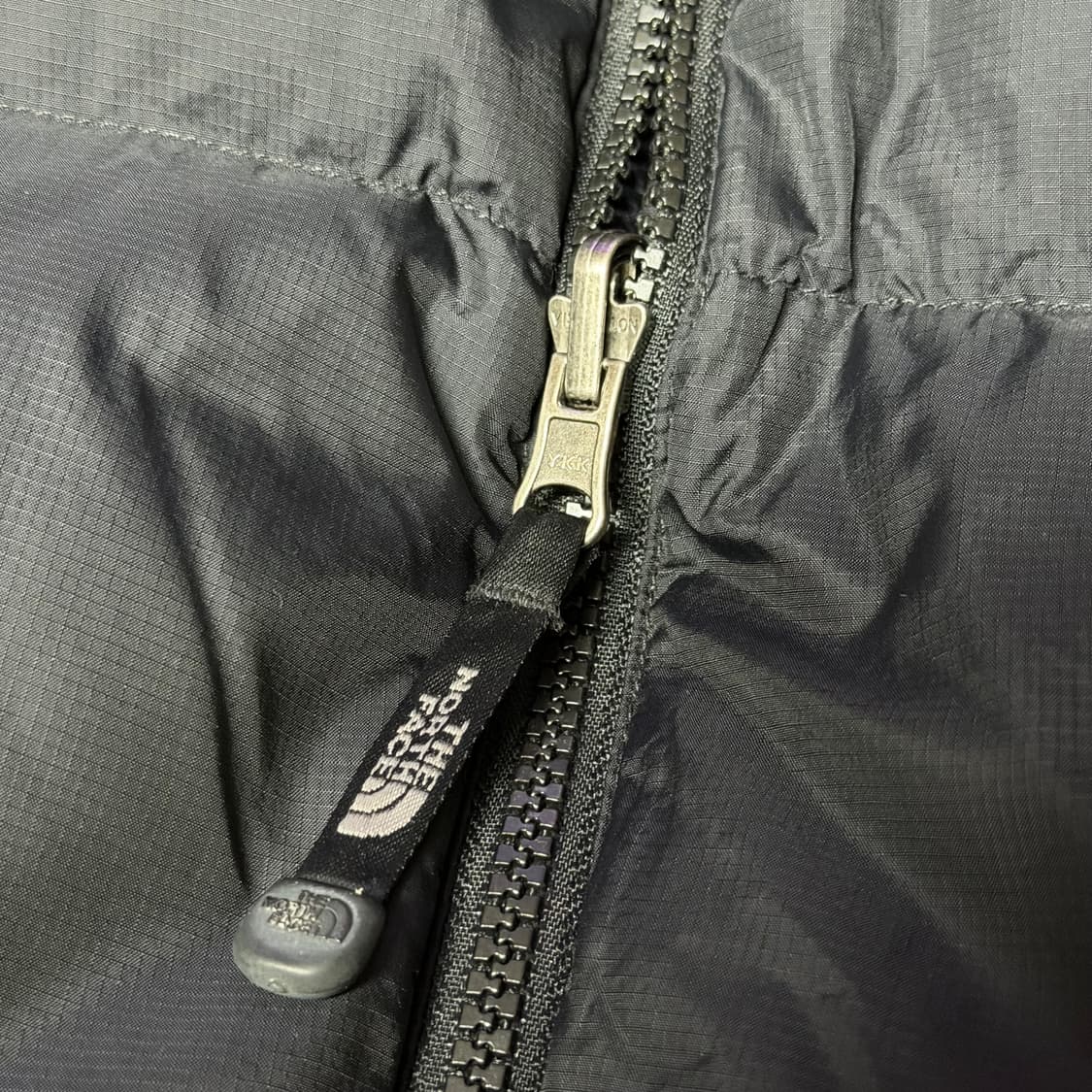 노스페이스 센터로고 무광 블랙 700 눕시 패딩 상품이미지5