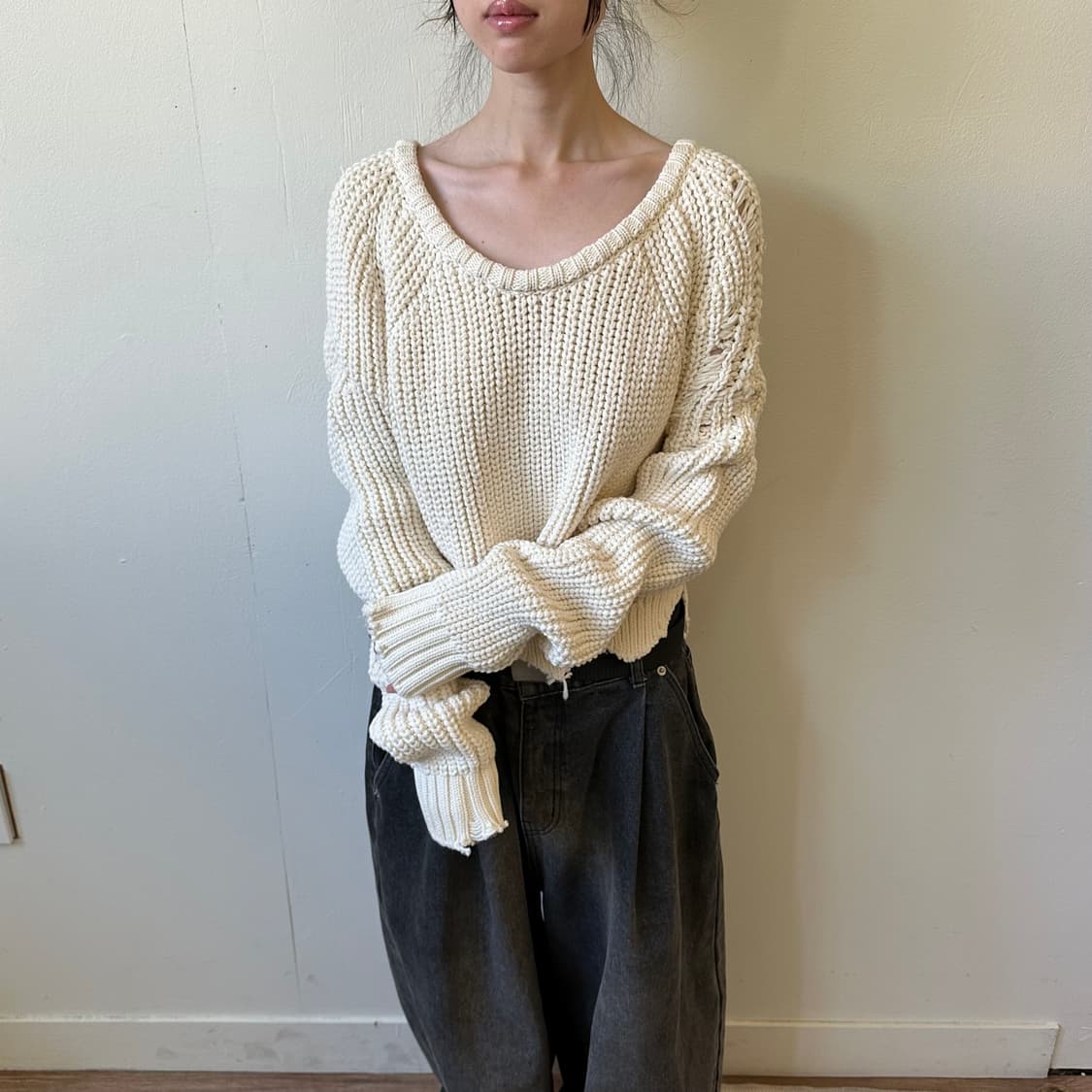 오프화이트 크롭 스웨터 상품이미지1